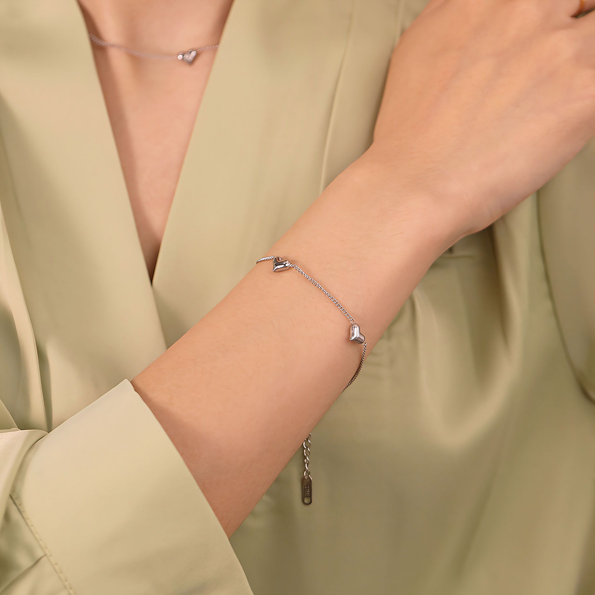 Firetti Armband »Schmuck Geschenk Edelstahl Armschmuck Ankerkettengliederung Herzen«, mit Zirkonia (synth.)