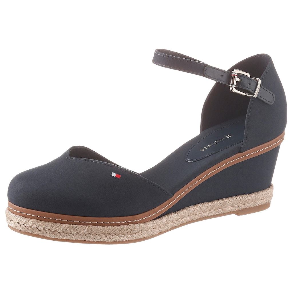 Tommy Hilfiger Spangenpumps »BASIC CLOSED TOE MID WEDGE«, Riemchensandale, Keilabsatz, Sommerschuh, mit verstellbarer Schnalle