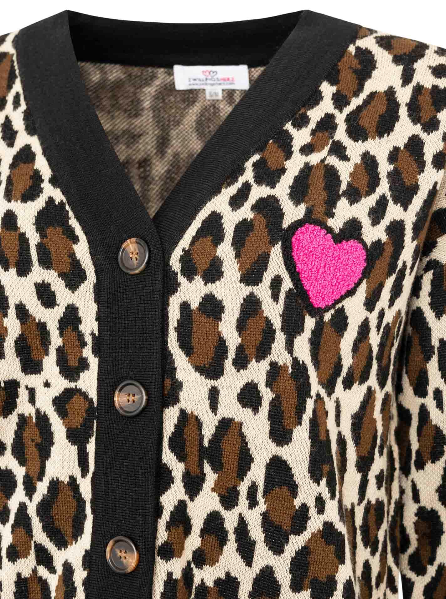 Zwillingsherz Strickjacke »"Herz"«, mit Knöpfen, Leomuster und Herzpatch