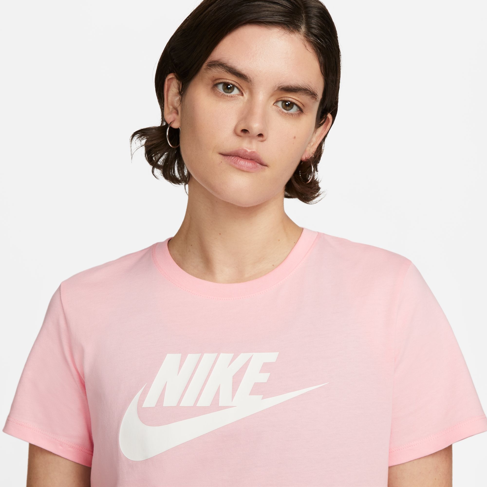 Nike Sportswear T-Shirt »ESSENTIALS WOMEN'S LOGO T-SHIRT«, Basic Damen T-Shirt mit Logo
