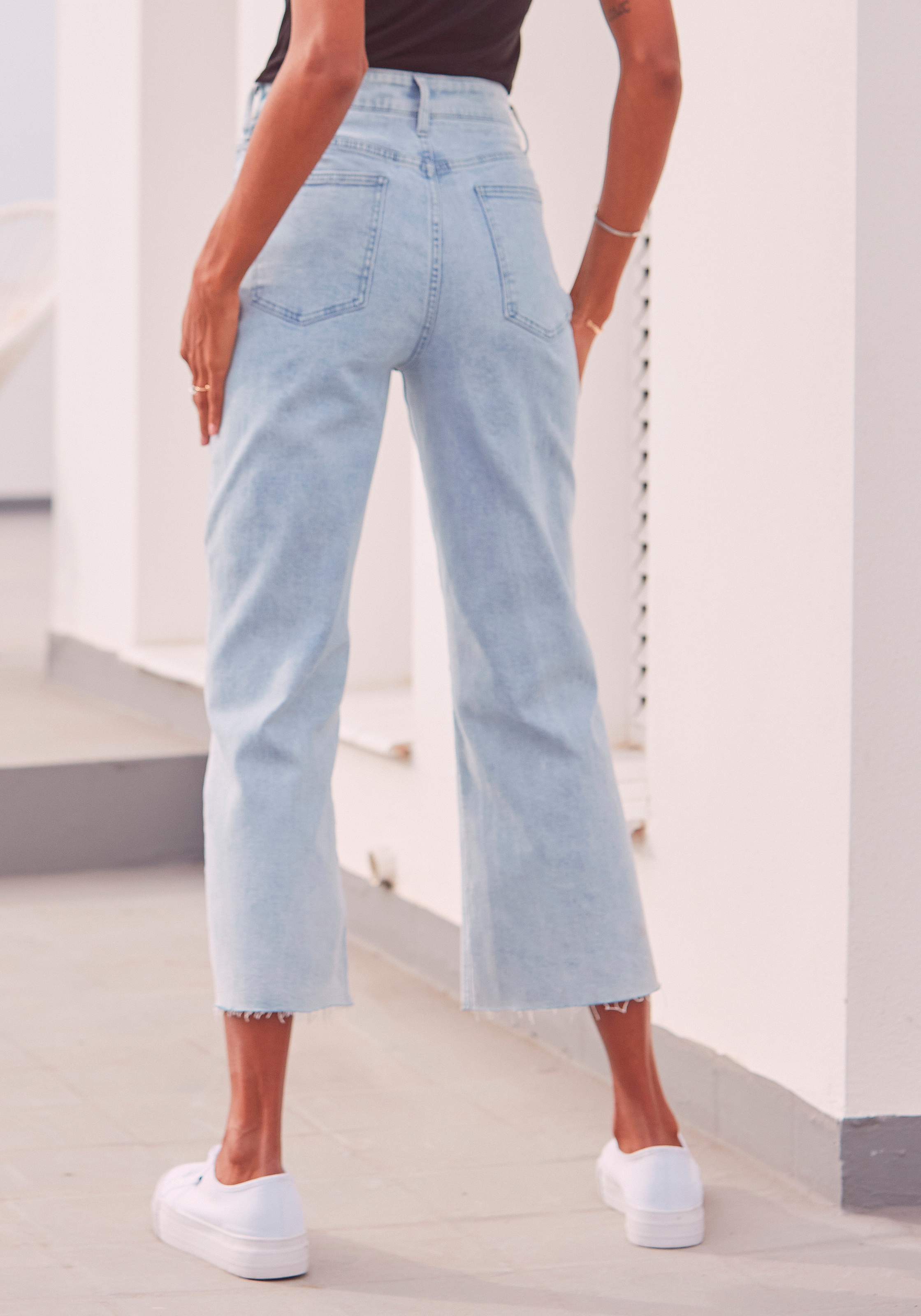 OTTO im Online 7/8-Jeans, ausgefransten Shop LASCANA mit Beinabschlüssen leicht
