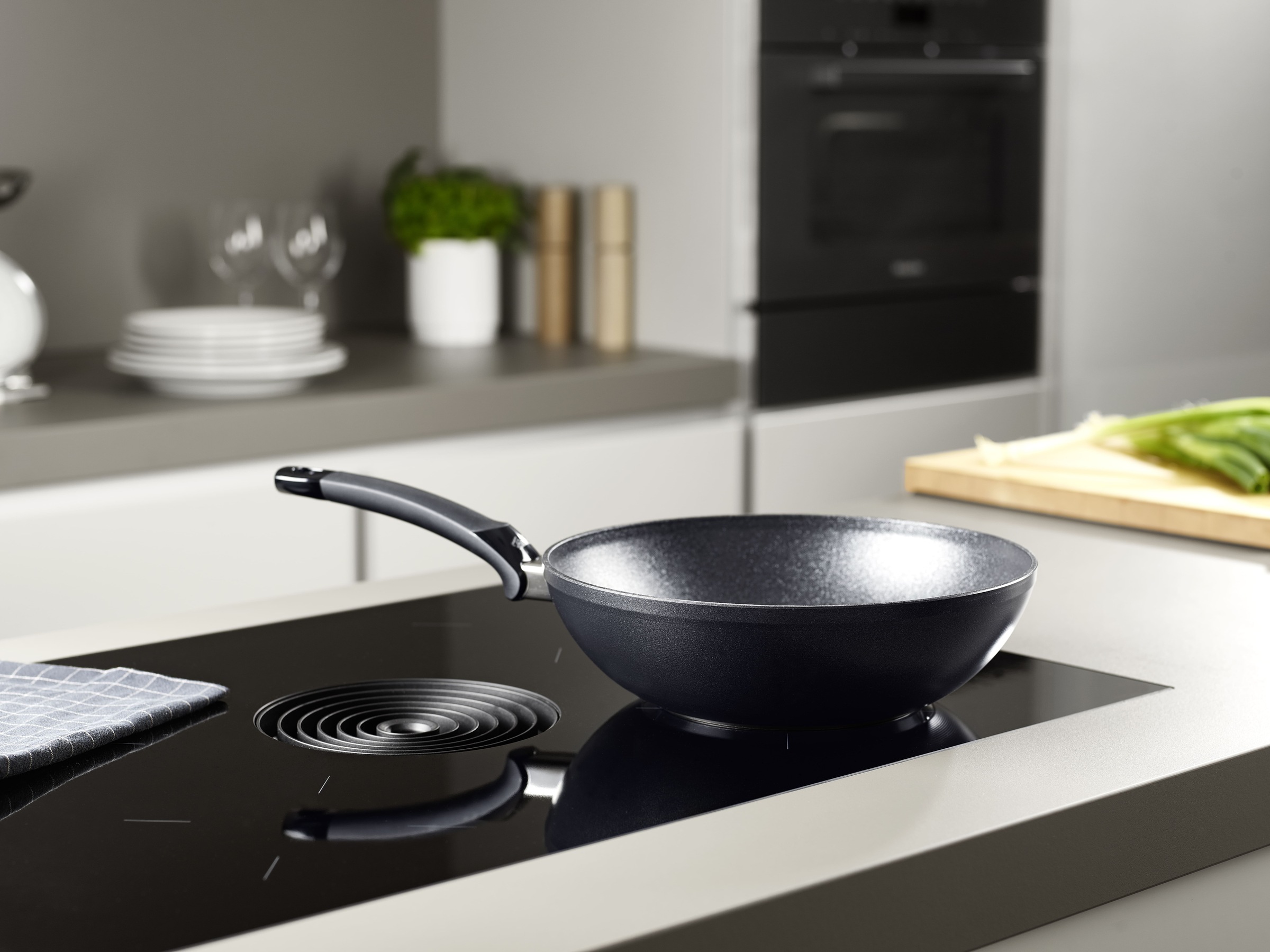 Fissler Wok »Adamant®« Aluminium 1 Stk. tlg. kratzfest, Made in Germany