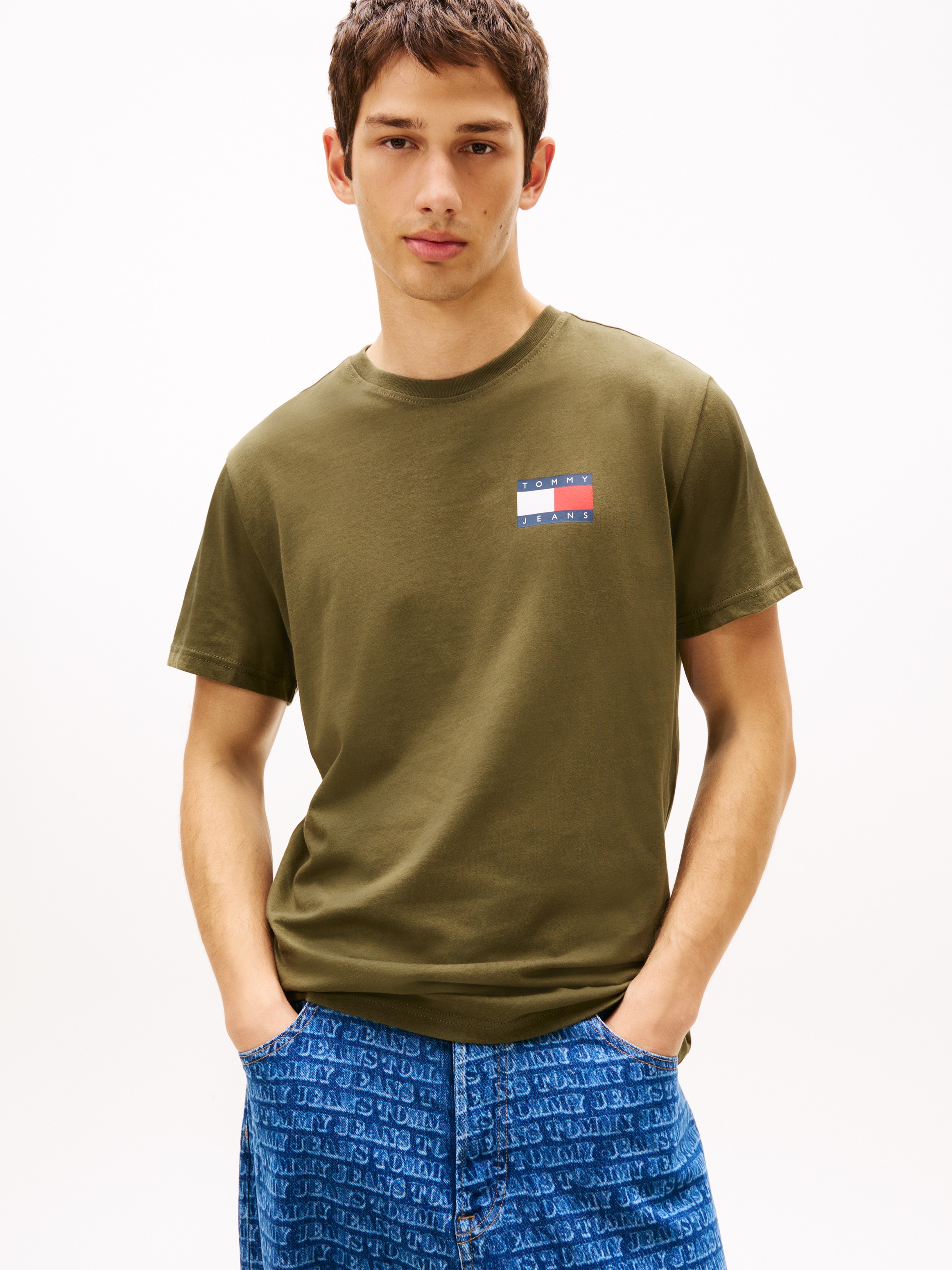 Tommy Jeans T-Shirt »TJM SLIM FIT ESSENTIAL FLAG« Mit Rundhalsausschnitt