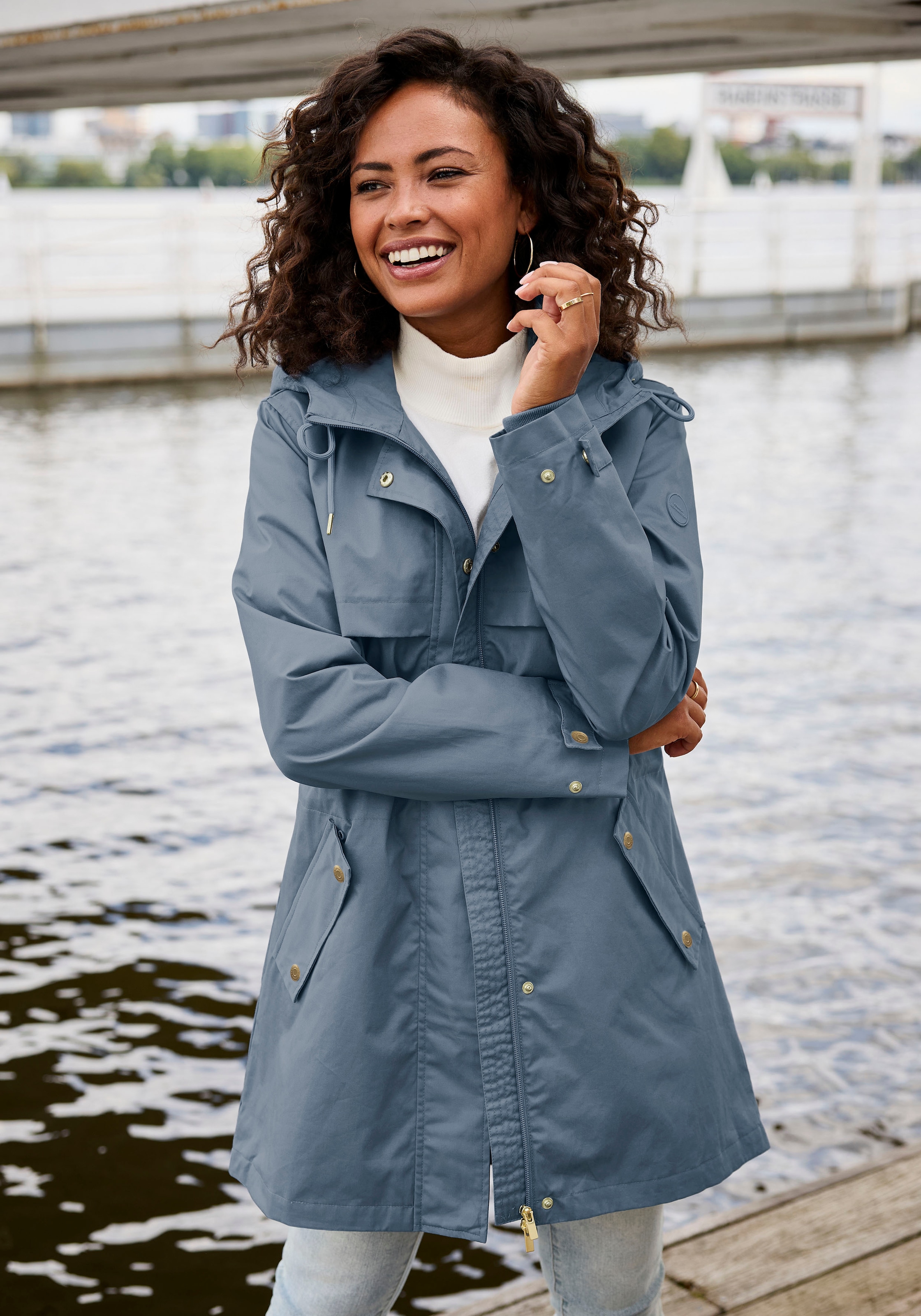 French Connection Outdoorjacke mit Kapuze Saumschlitz mit Druckknöpfen auf der Rückseite