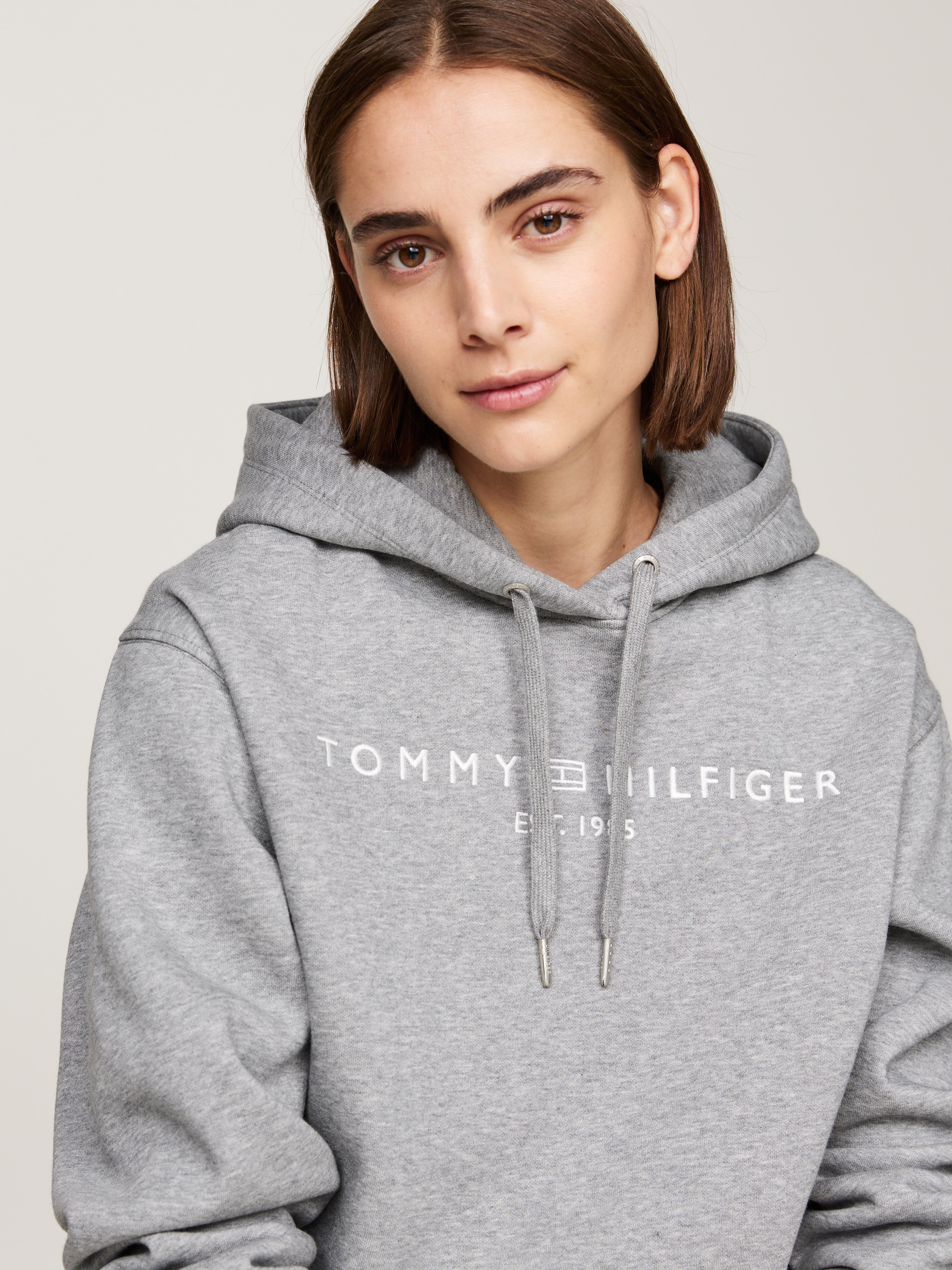 Tommy Hilfiger Kapuzensweatshirt »MDRN REG CORP LOGO HOODIE«, mit gesticktem Logo-Schriftzug