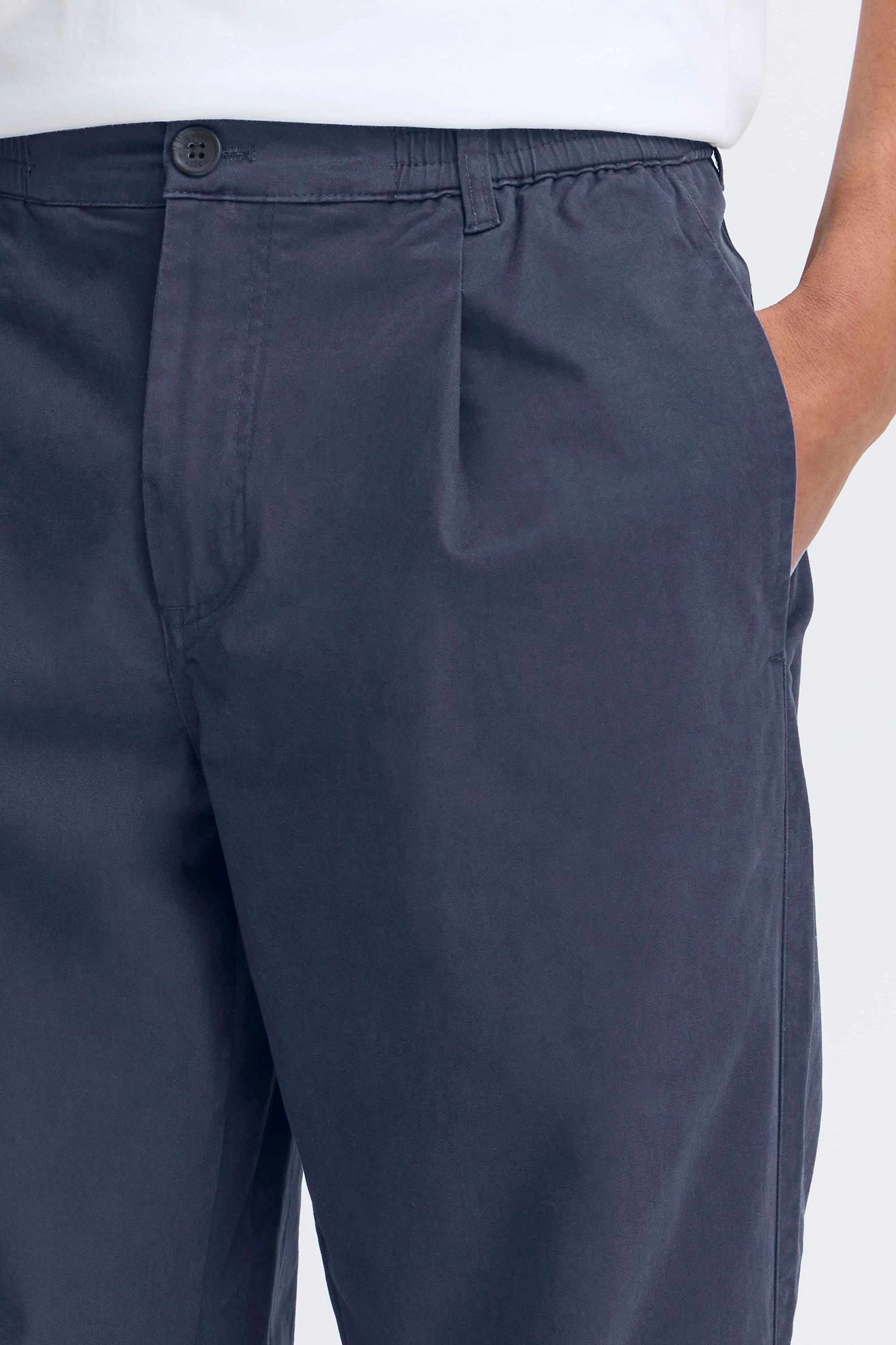 !Solid Chinohose »Chinohose SDLIAM PLEAT ELAST.«