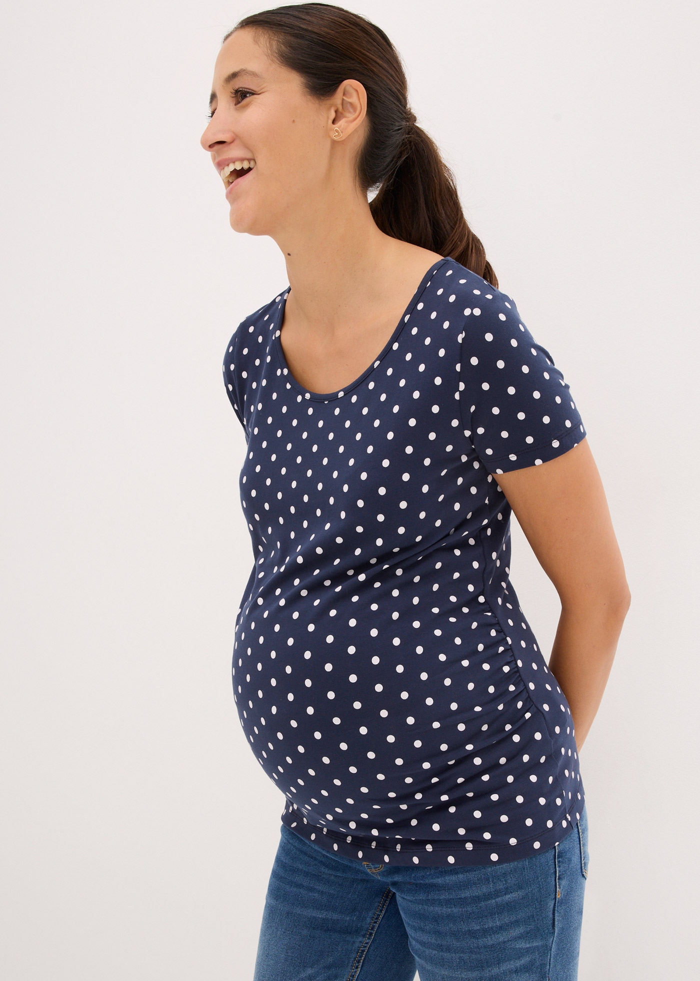 bonprix Umstandsshirt Packung, 2 tlg. figurbetonte Passform, seitliche Raffungen, gepunktetes Design