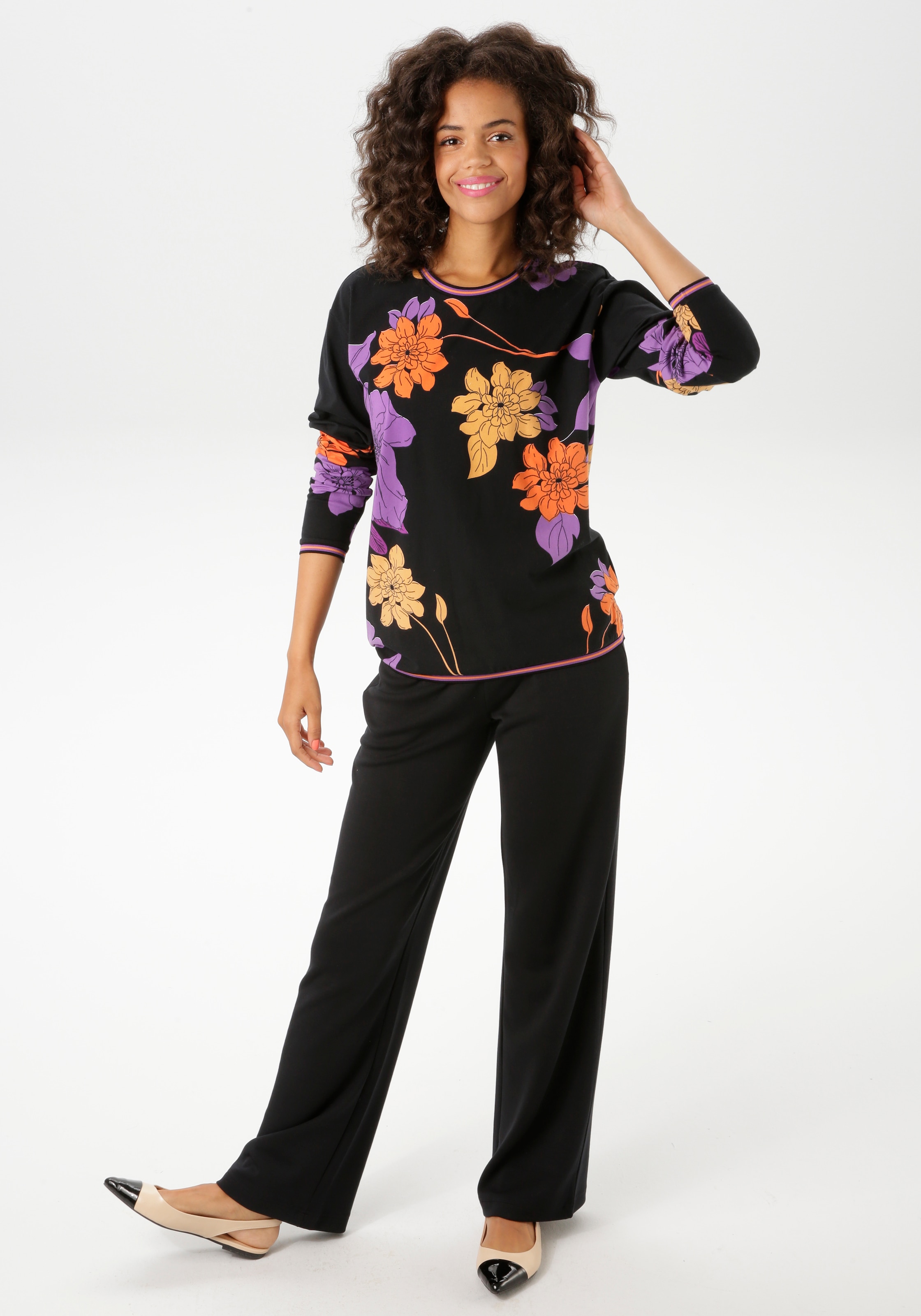 Aniston CASUAL Sweatshirt, mit großflächigen Blumen bedruckt