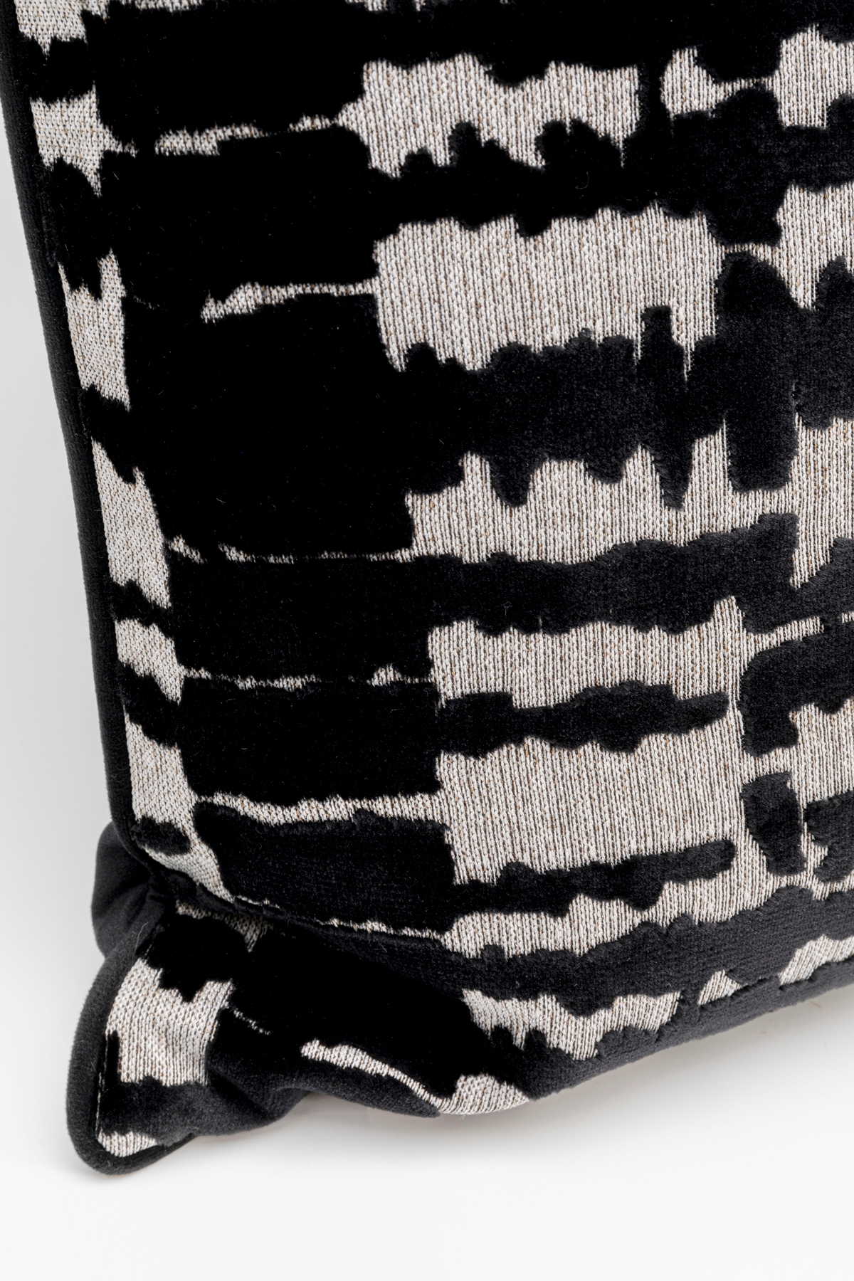 Kare Design Dekokissen »Boa, Kissenhülle mit Füllung, 45x45 cm« stützt Kopf und Nacken angenehm und sorgt für erholsamen Schlaf