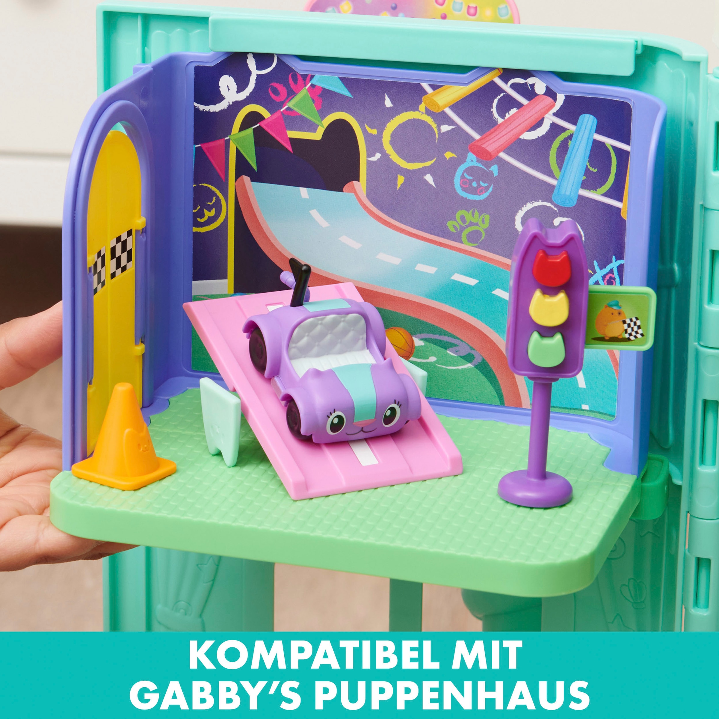 Spin Master Spielwelt »Gabby's Dollhouse – Deluxe Room – Carlita's Spielzimmer«, Spielzimmer mit Carlita Auto, Möbelstücken und thematischem Zubehör