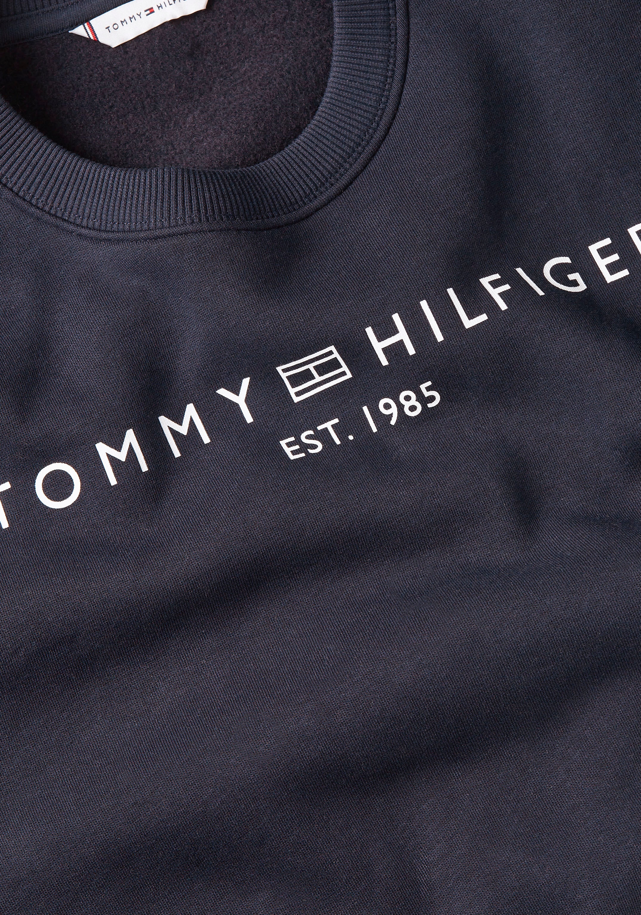 Tommy Hilfiger Sweatshirt »MDRN REG CORP LOGO C-NK SWTSHRT«, mit Logoschriftzug