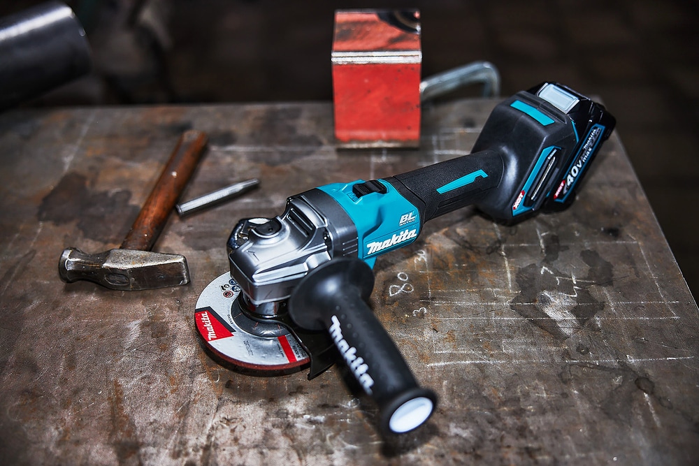 Makita Akku-Winkelschleifer »»GA008GZ««, (XGT, 40V max., 125 mm), ohne Akku, ohne Ladegerät