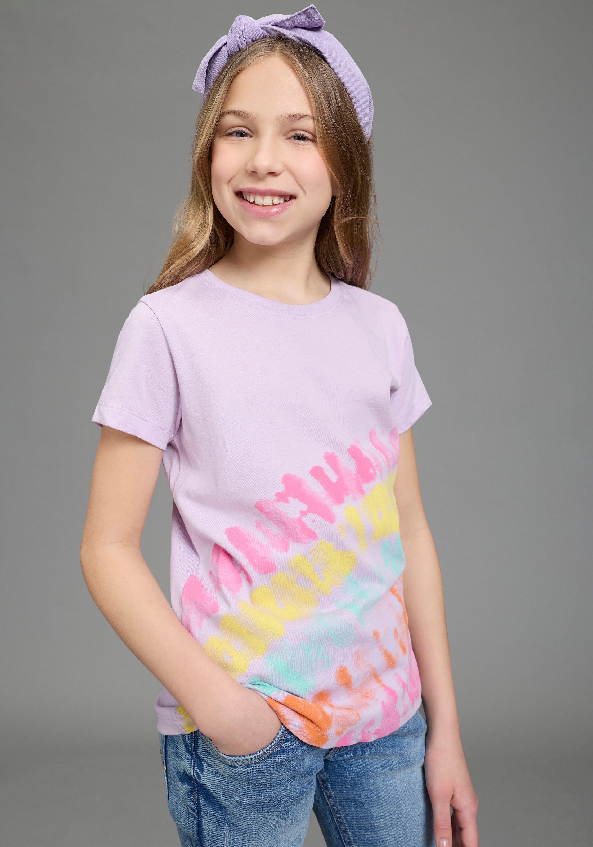 KIDSWORLD T-Shirt »Shirt mit Regenbogen-Print« Kurzarm,  hüftlang geschnitten,  bedruckt,  Rundhals-Ausschnitt