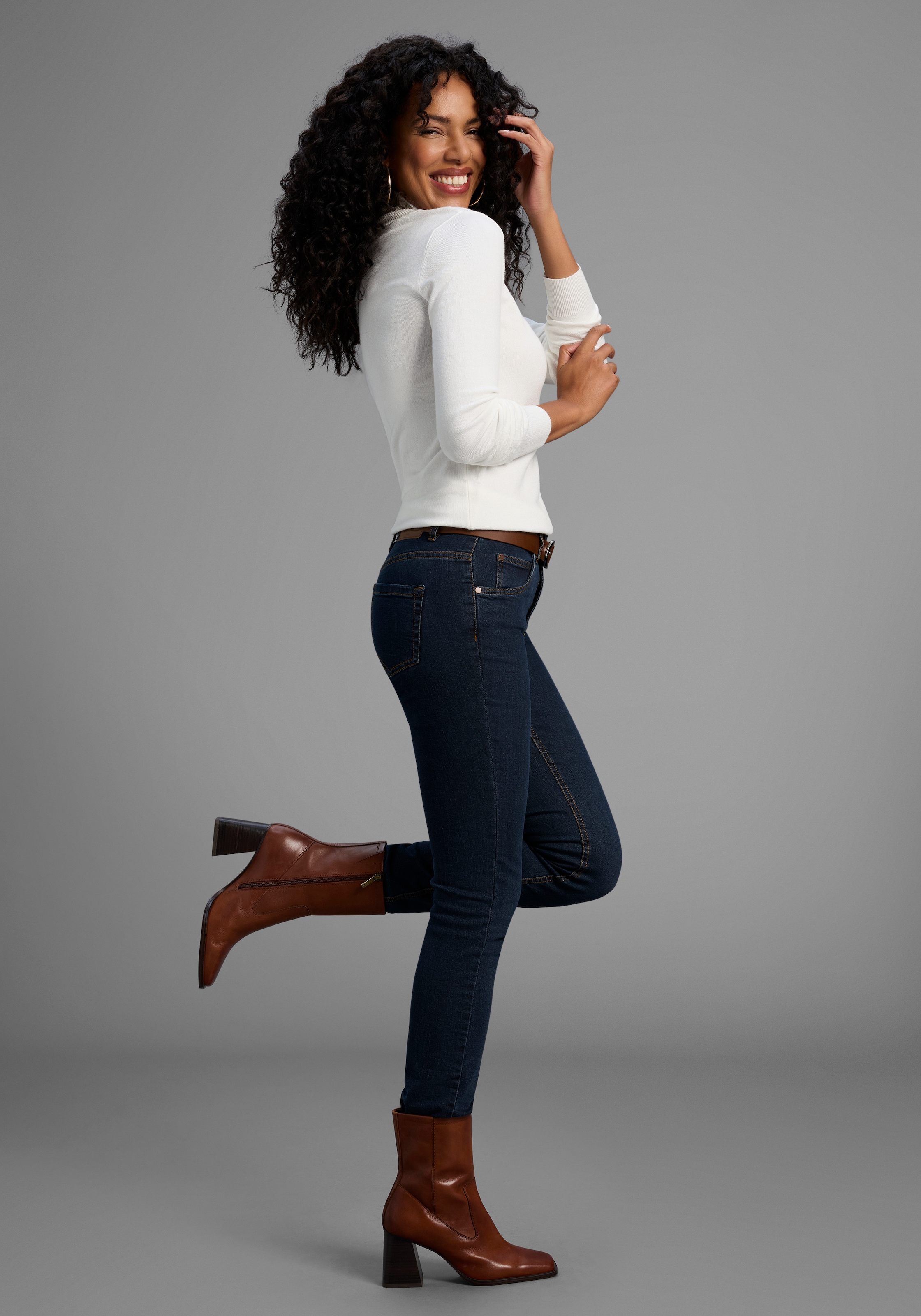 Arizona Slim-fit-Jeans »Bund mit seitlichem Gummizugeinsatz«, schmale Passform, Röhrenjeans, Used-Waschung, hohe Leibhöhe