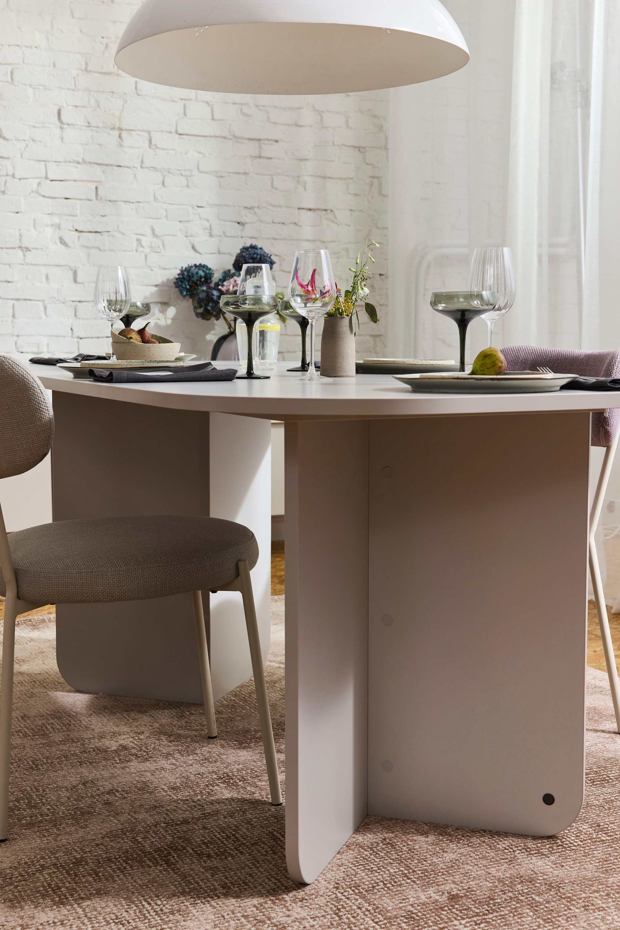 TOM TAILOR HOME Esstisch »ROUNDES TABLE«, Tischplatte und -beine mit gerundeten Ecken.