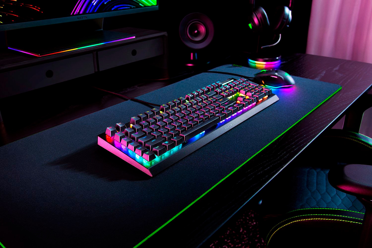 RAZER Tastatur »BlackWidow V4 X - Grün Switch - DE«, (Funktionstasten-Lautstärkeregler-Makro-Tasten-Multimedia-Tasten-Profil-Speicher-Ziffernblock-USB-Anschluss)