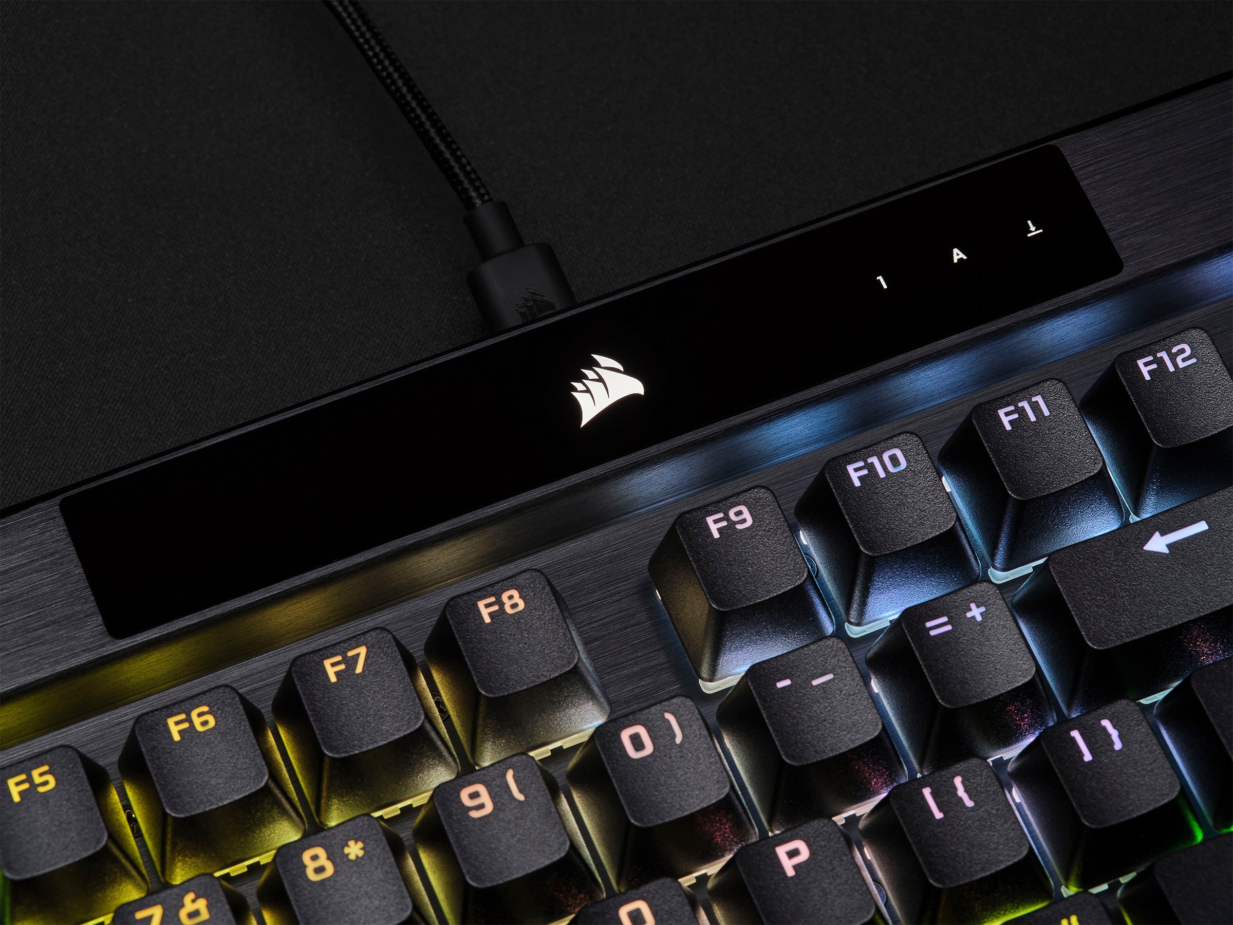 Corsair Gaming-Tastatur »K70 RGB PRO MX RED«, (Lautstärkeregler-Fn-Tasten-Multimedia-Tasten-USB-Anschluss-Ziffernblock-Windows-Sperrtaste-Handgelenkauflage)