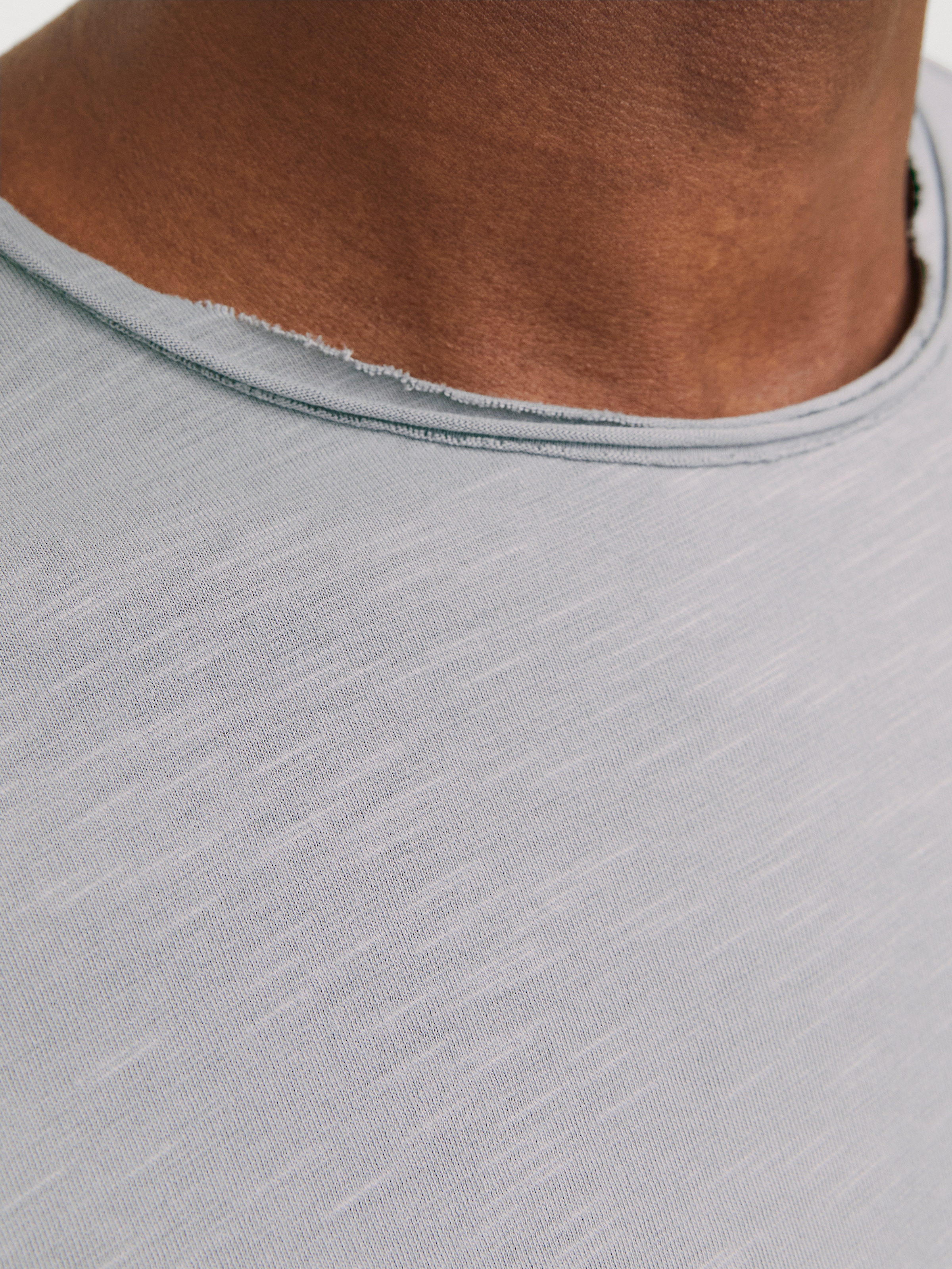 Jack & Jones Rundhalsshirt »JJEBASHER TEE O-NECK SS NOOS«, mit Rundhalsausschnitt