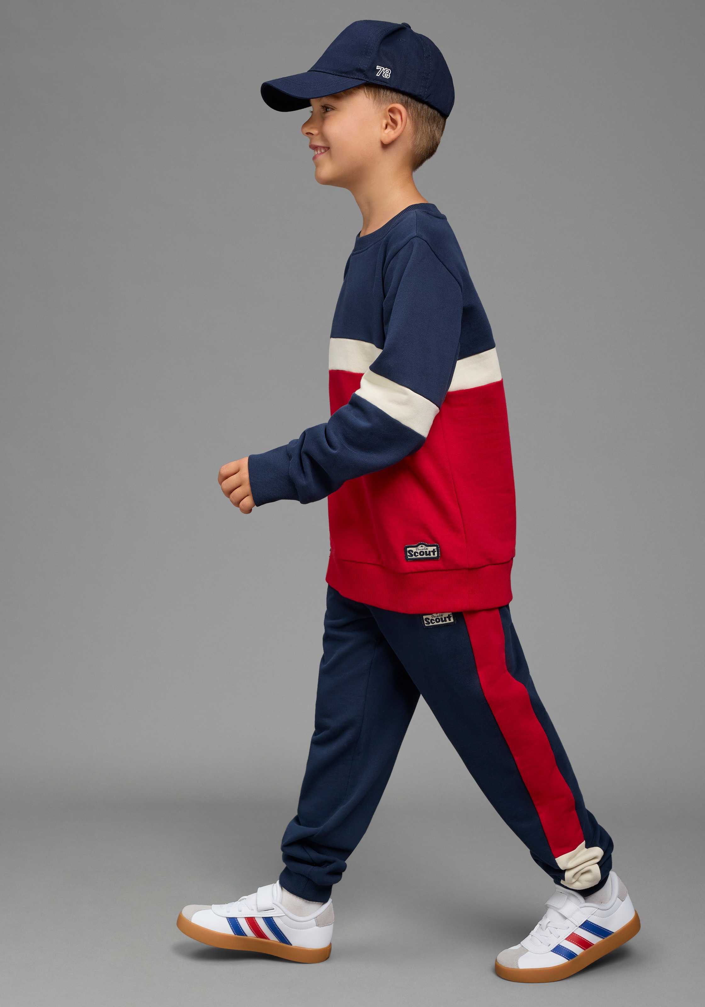 Scout Sweatshirt »Rundhals-Sweat mit kontrastfarbigen Einsätzen - NEU von SCOUT«, Rundhals, Langarm, hüftbedeckende Länge, mit Badge-Applikation
