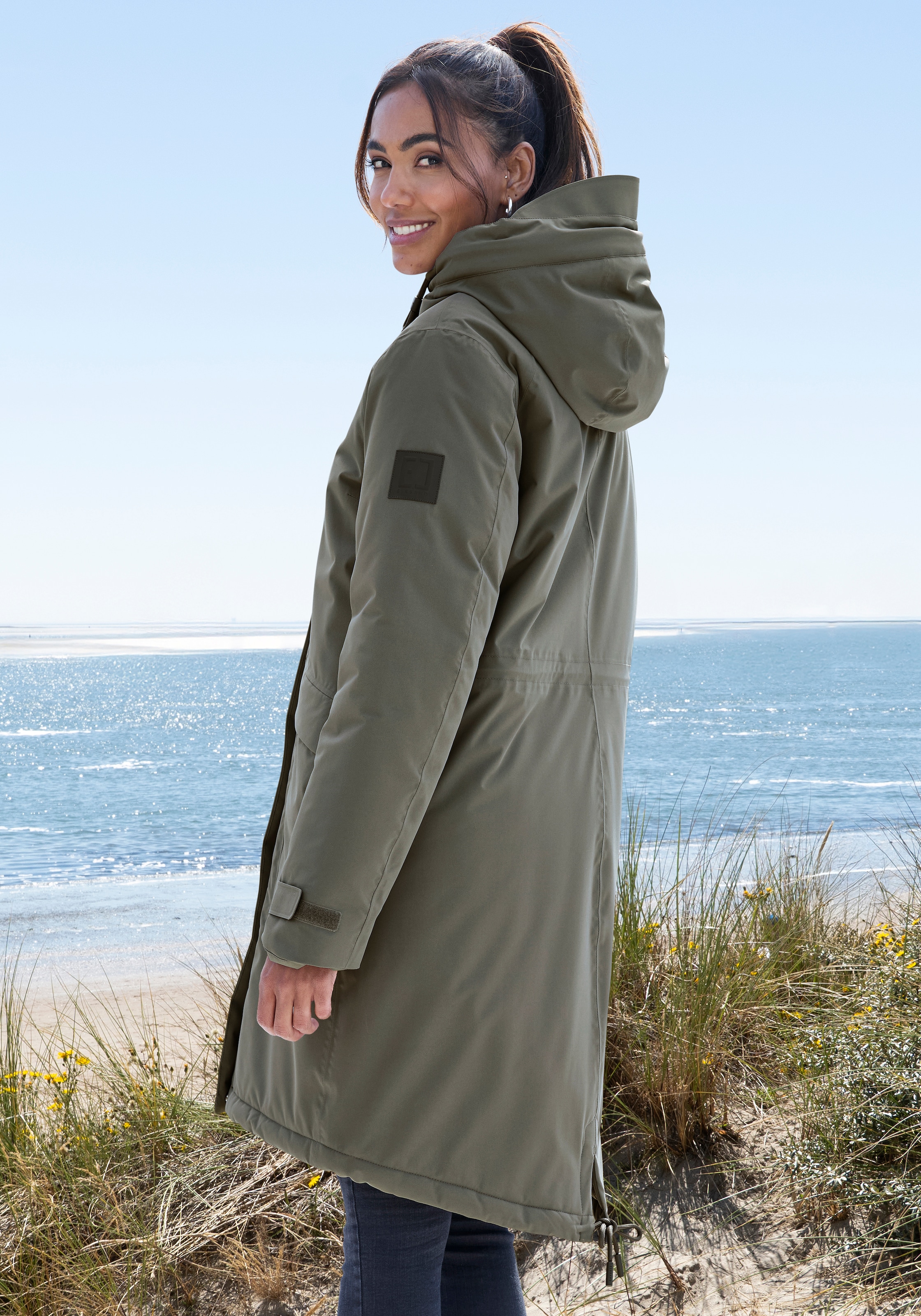 Elbsand Winterjacke mit Kapuze mit verstellbarer Kapuze und aufgesetzten Taschen