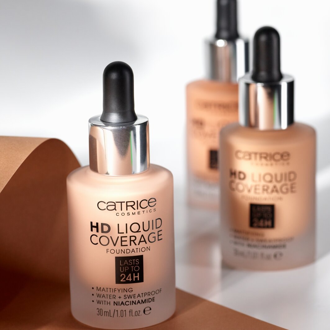 Catrice Foundation »HD Liquid Coverage Foundation«, Flüssig, mattierend, softe Textur, hohe Deckkraft, wasserfest.