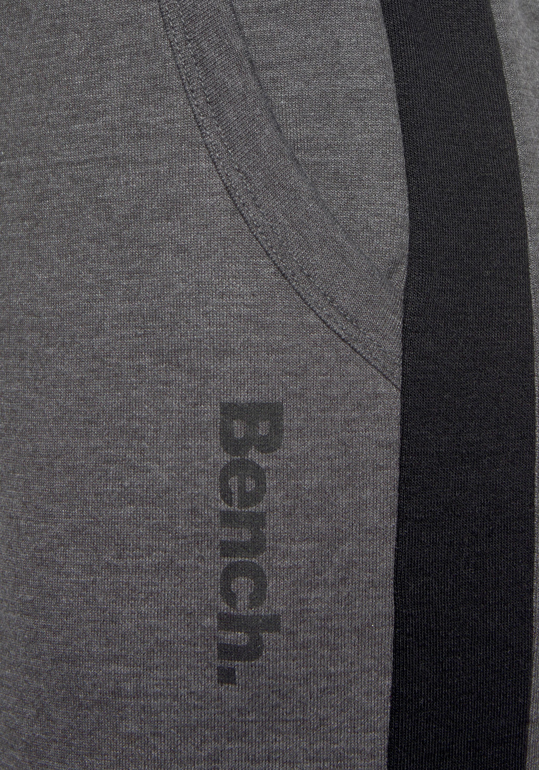 Bench. Loungewear Sweathose, OTTO schmalem online bestellen Bein, Loungeanzug mit bei und Seitenstreifen