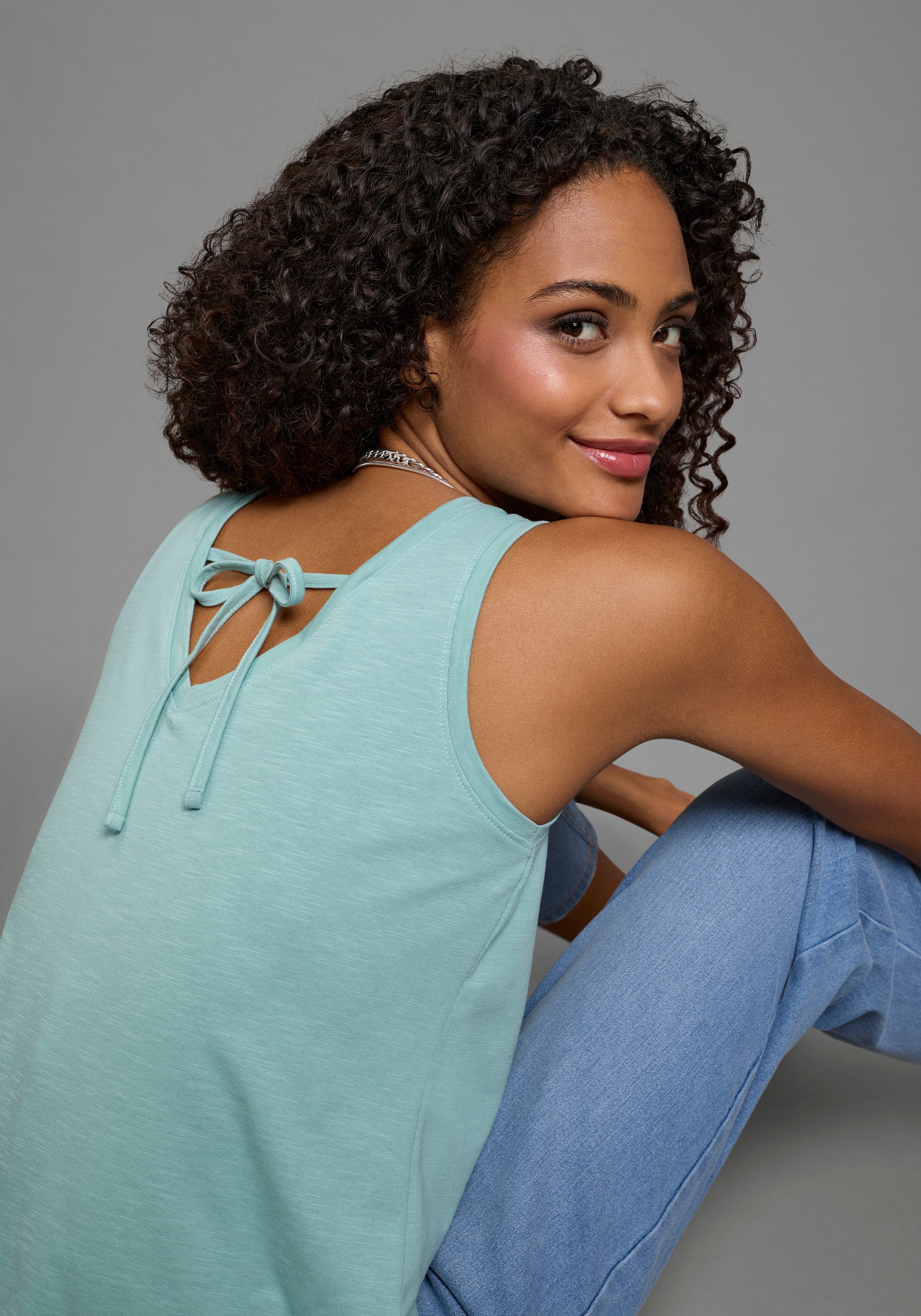 Flashlights Tanktop mit V-Ausschnitt vorne und hinten, hüftlange Schnittform, ärmellos