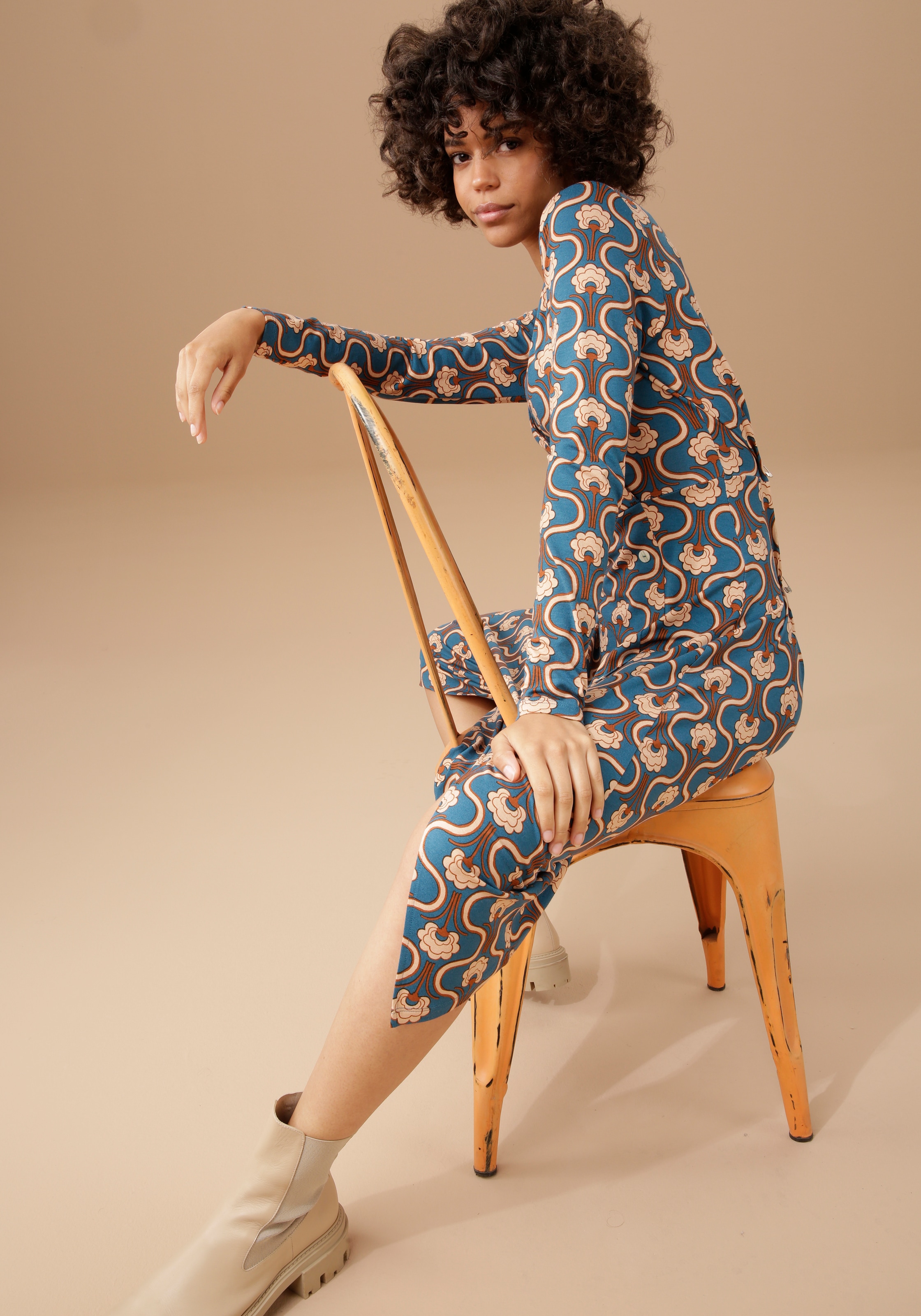 Aniston CASUAL Jerseykleid, OTTO bestellen bedruckt trendigem mit Retromuster bei