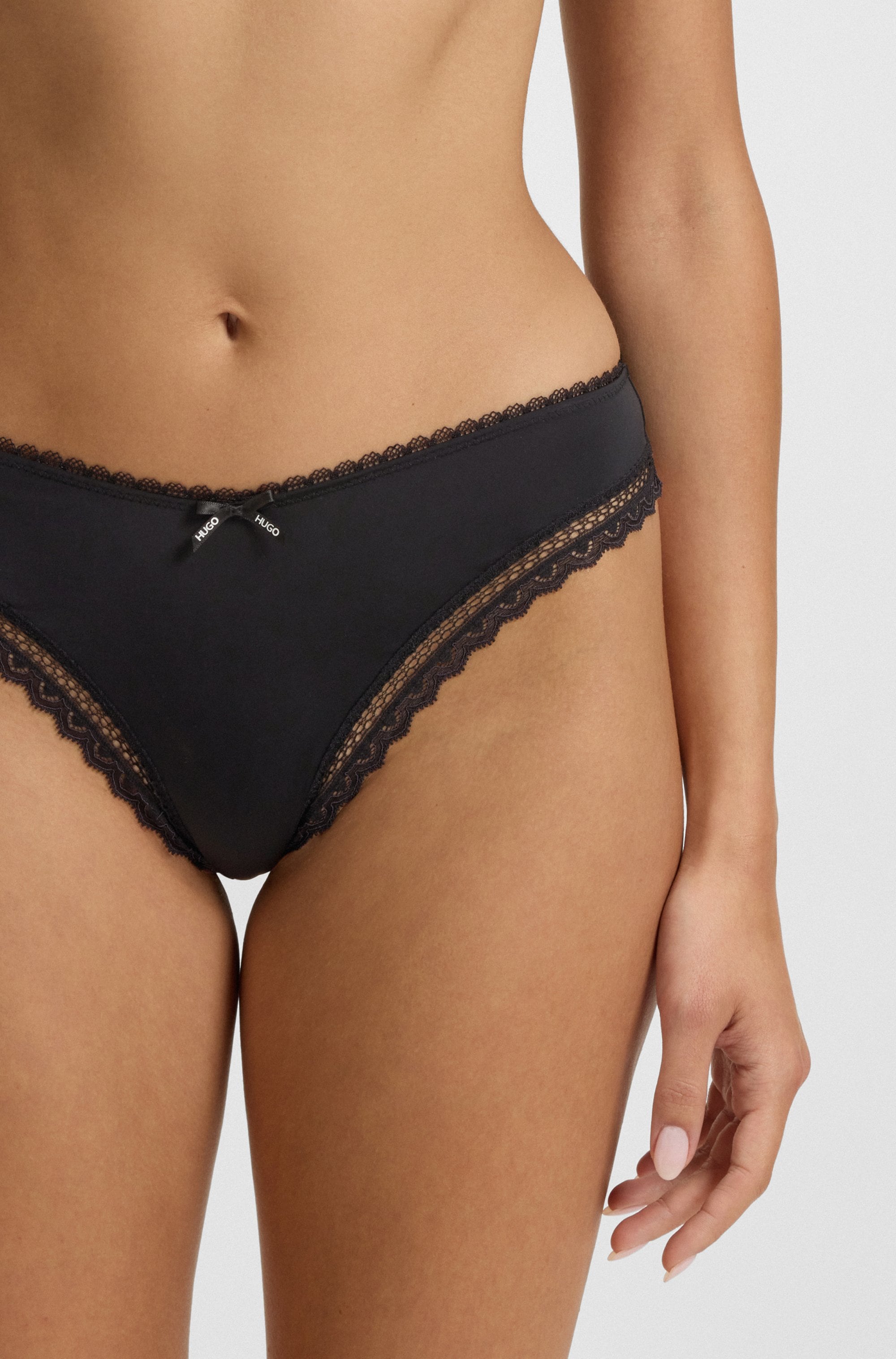 HUGO Underwear String elegante Spitzenbesätze, Logo-Schleife, mittlere Bundhöhe