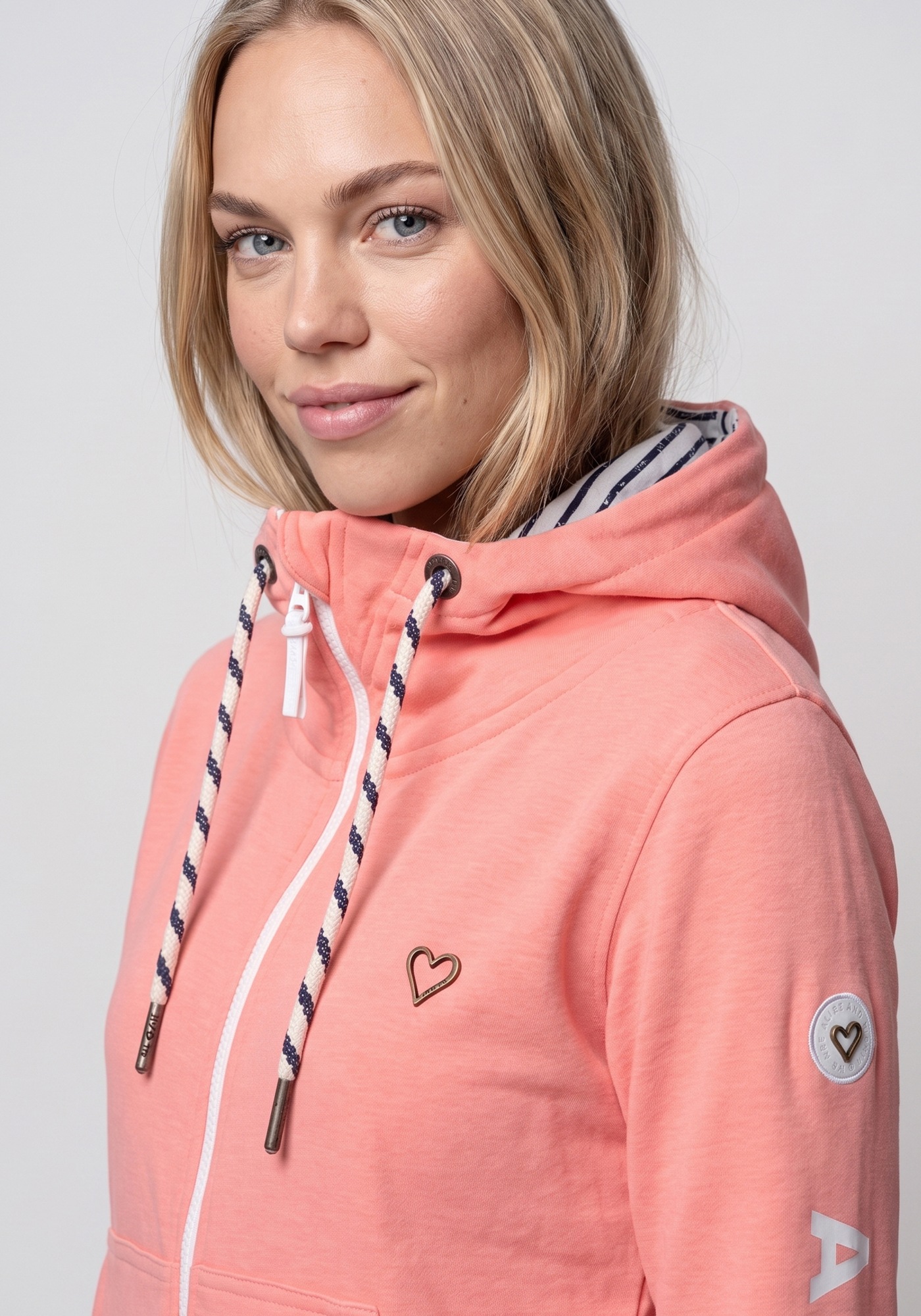 Alife & Kickin Sweatjacke »JessyAK A« leichte Kapuzensweatjackemit Logo-Schriftzug auf den Ärmeln