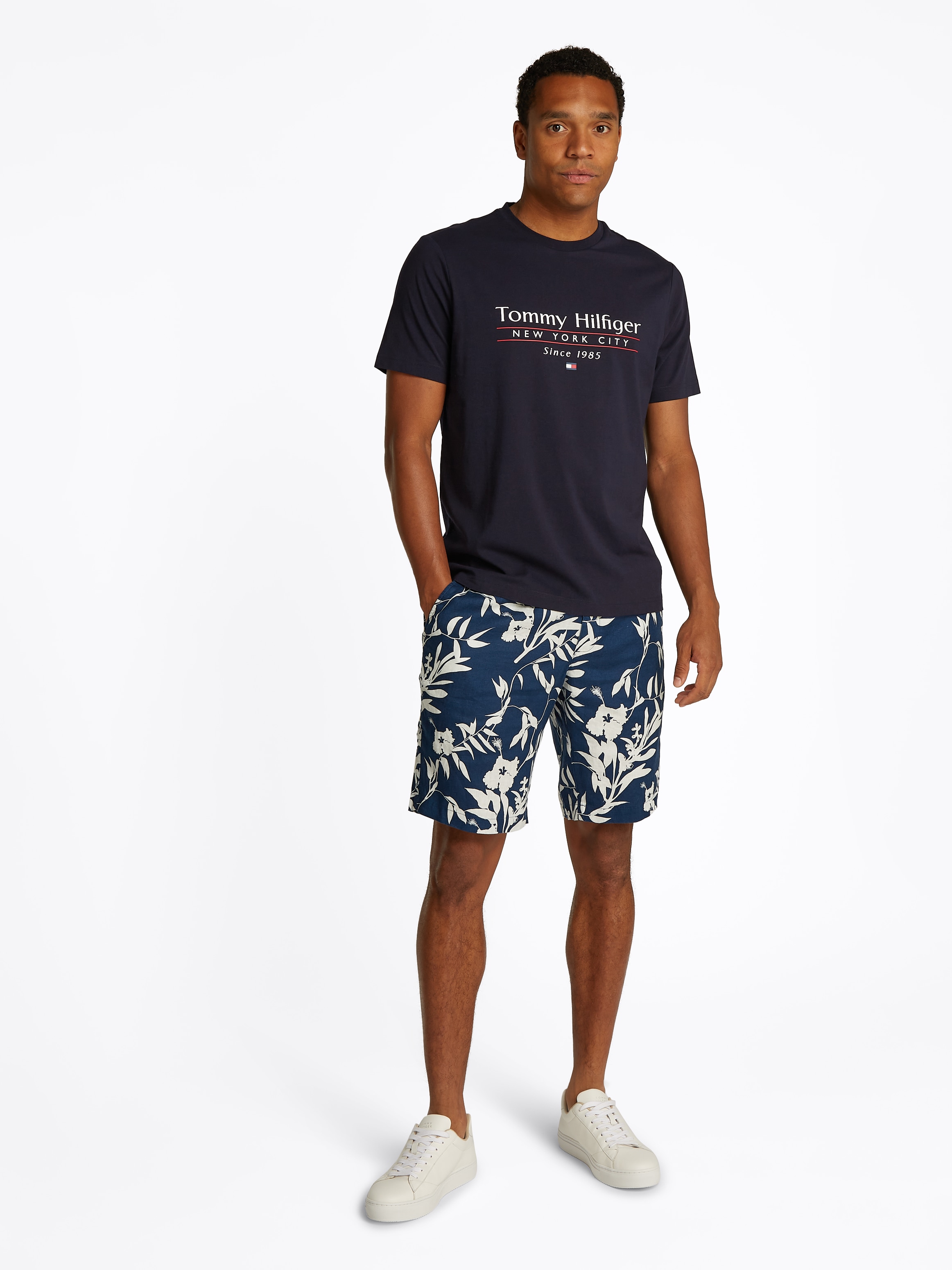 Tommy Hilfiger T-Shirt »HILFIGER CENTER STACK TEE«, mit großem Schriftprint