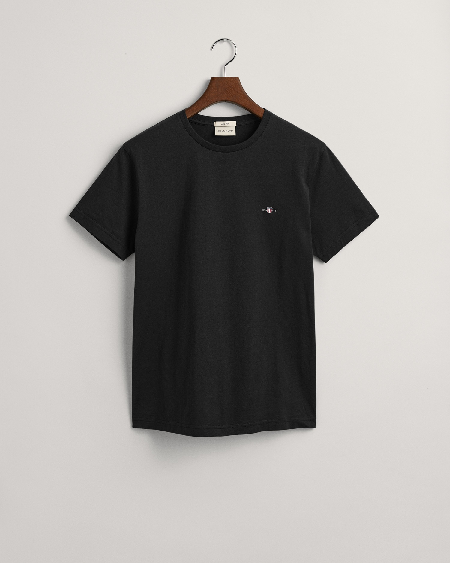 Gant T-Shirt »SLIM SHIELD SS T-SHIRT«, mit Logostickerei auf der Brust