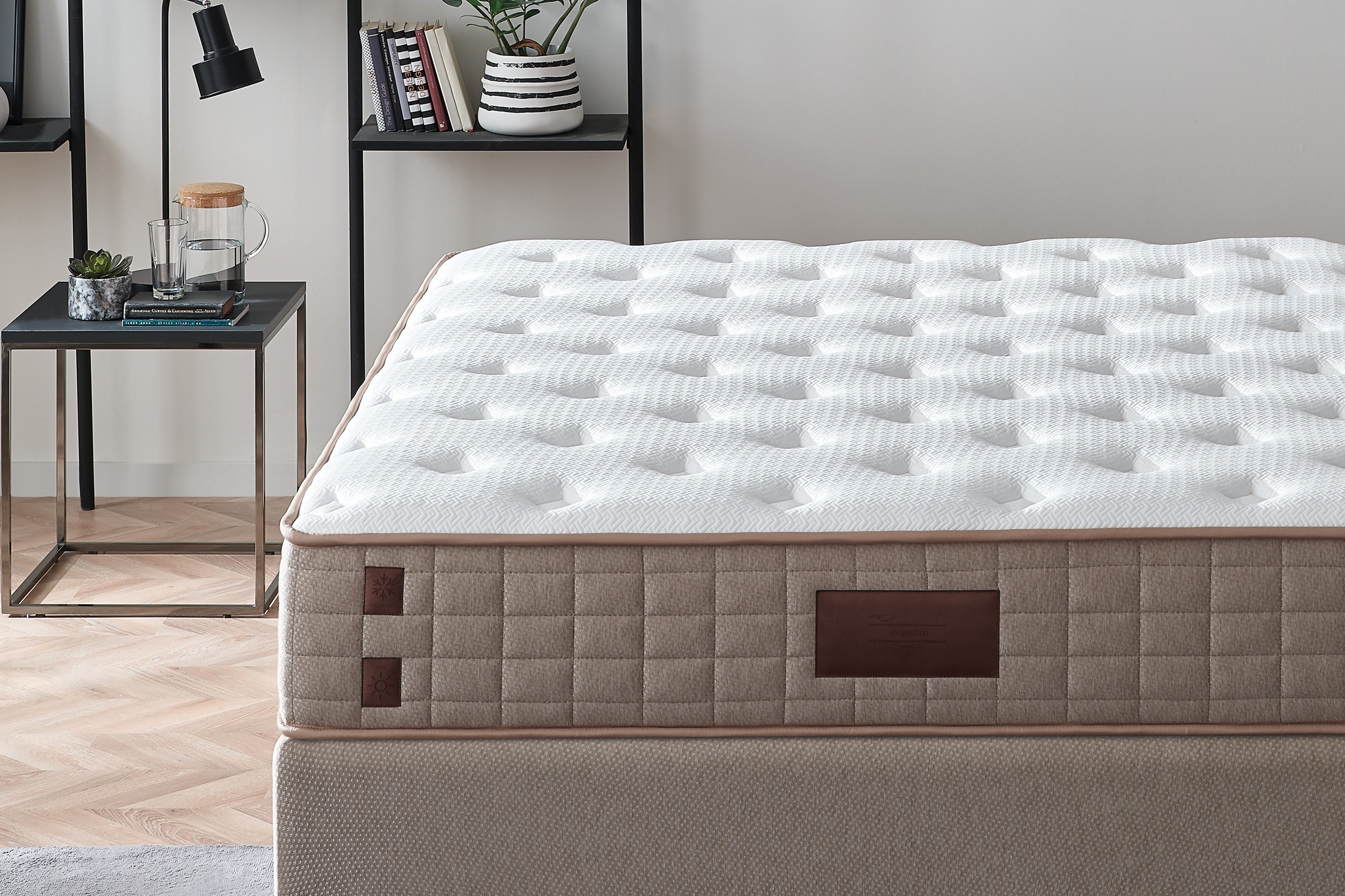 Yatas Bedding Taschenfederkernmatratze »Majestät First Class Cool& Wool«, 30 cm hoch, 406 Federn, (1 St.), spezielles Federkernsystem mit punktelastischer Unterstützung, Bezug mit Sommer- und Winterseite