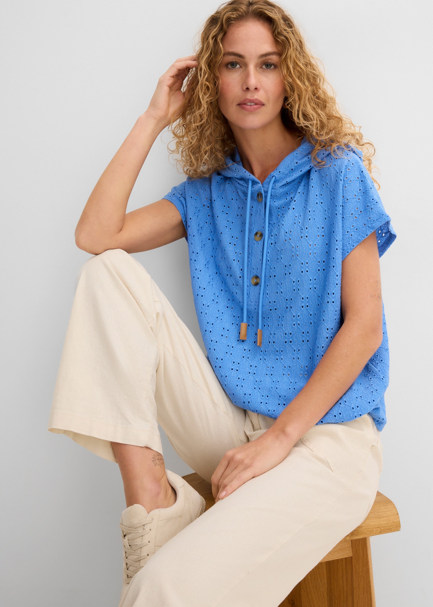 bonprix Henleyshirt lockerer Schnitt, Oversize-Passform, mit Kapuze, Kurzarm-Design