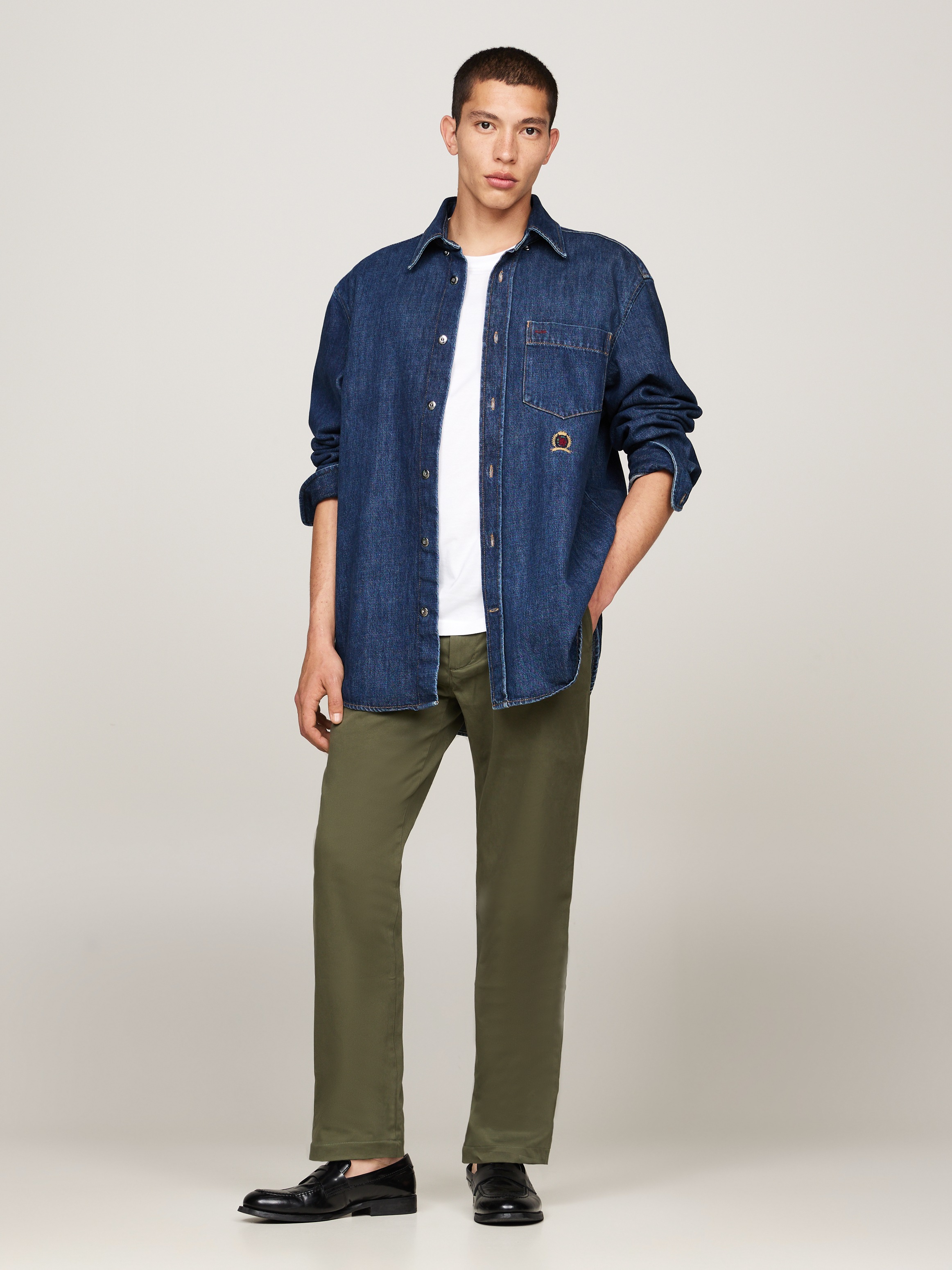 Tommy Hilfiger Chinohose »DENTON CHINO SATIN«, mit Gesäßtaschen mit Knopf, Logostickerei