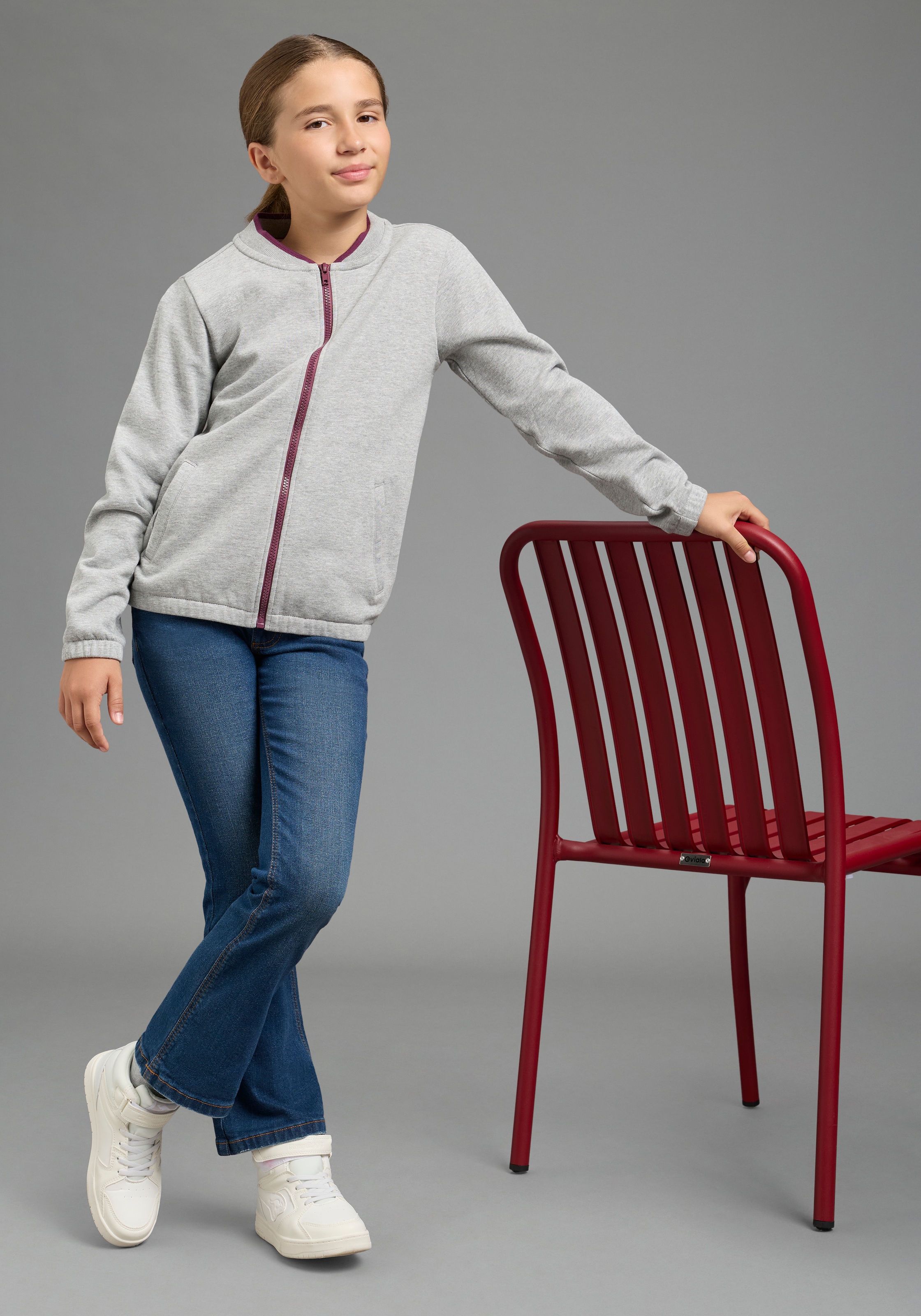 KangaROOS Sweatjacke »Modische Sweatjacke mit Ringelbündchen« mit Rippkragen, aus Baumwolle und Viskose, mit Logostickerei