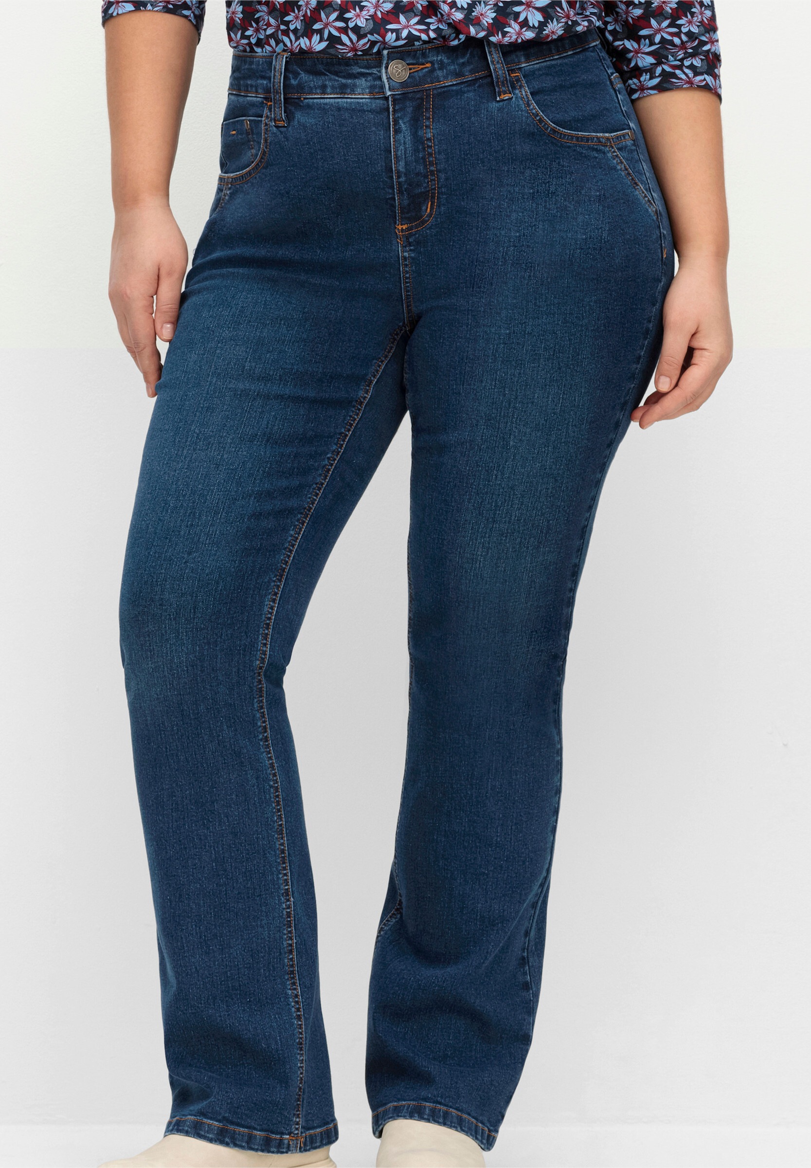 Sheego Bootcut-Jeans »Bootcut-Jeans Bootcut-Jeans mit schmalem Bein und bequemer Taille« SUSANNE ideal bei viel Bauch und schmalen Beinen