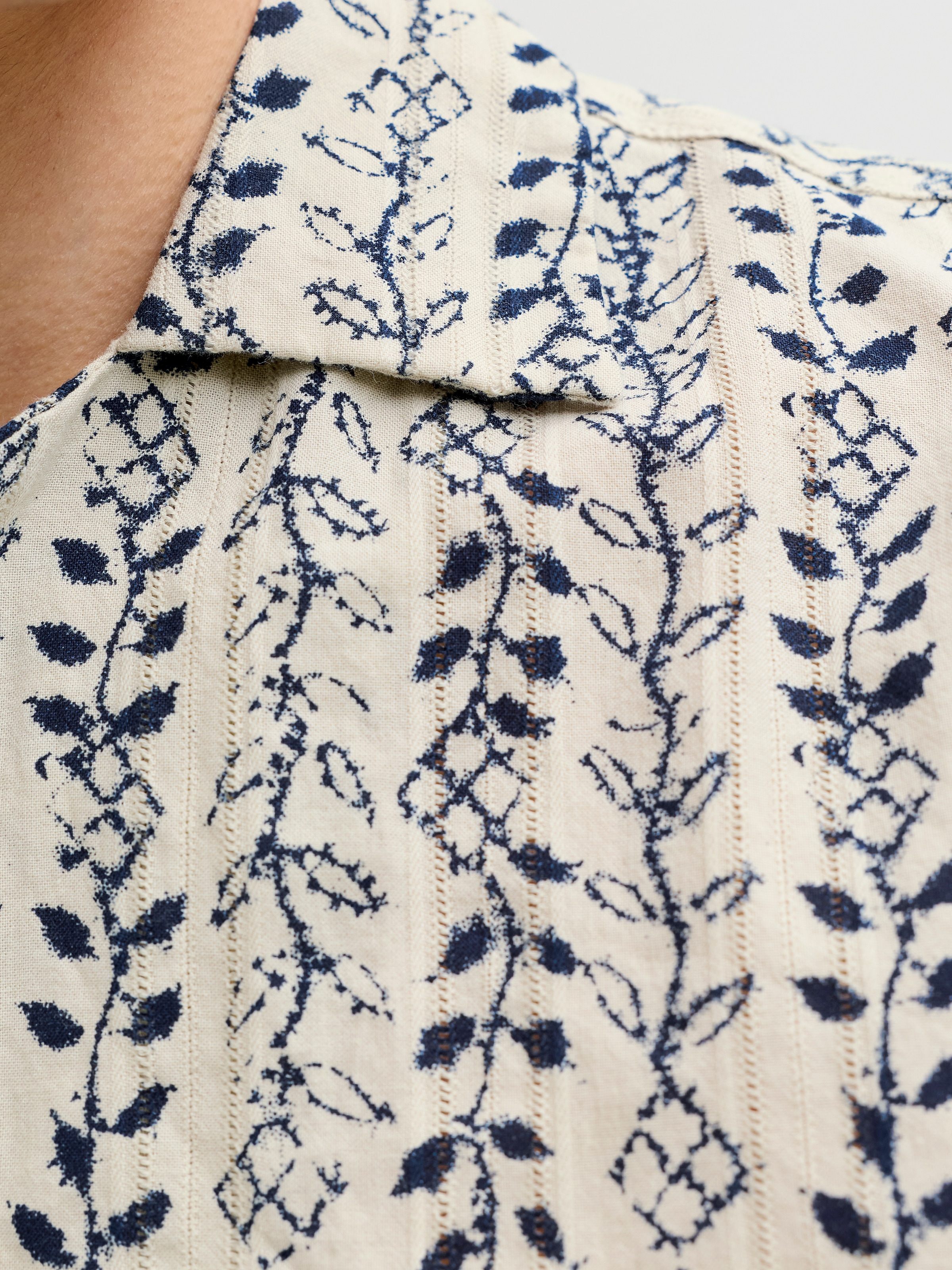 Jack & Jones Kurzarmhemd »JPRBLULYON PRINT DOBBY S/S SHIRT SN«