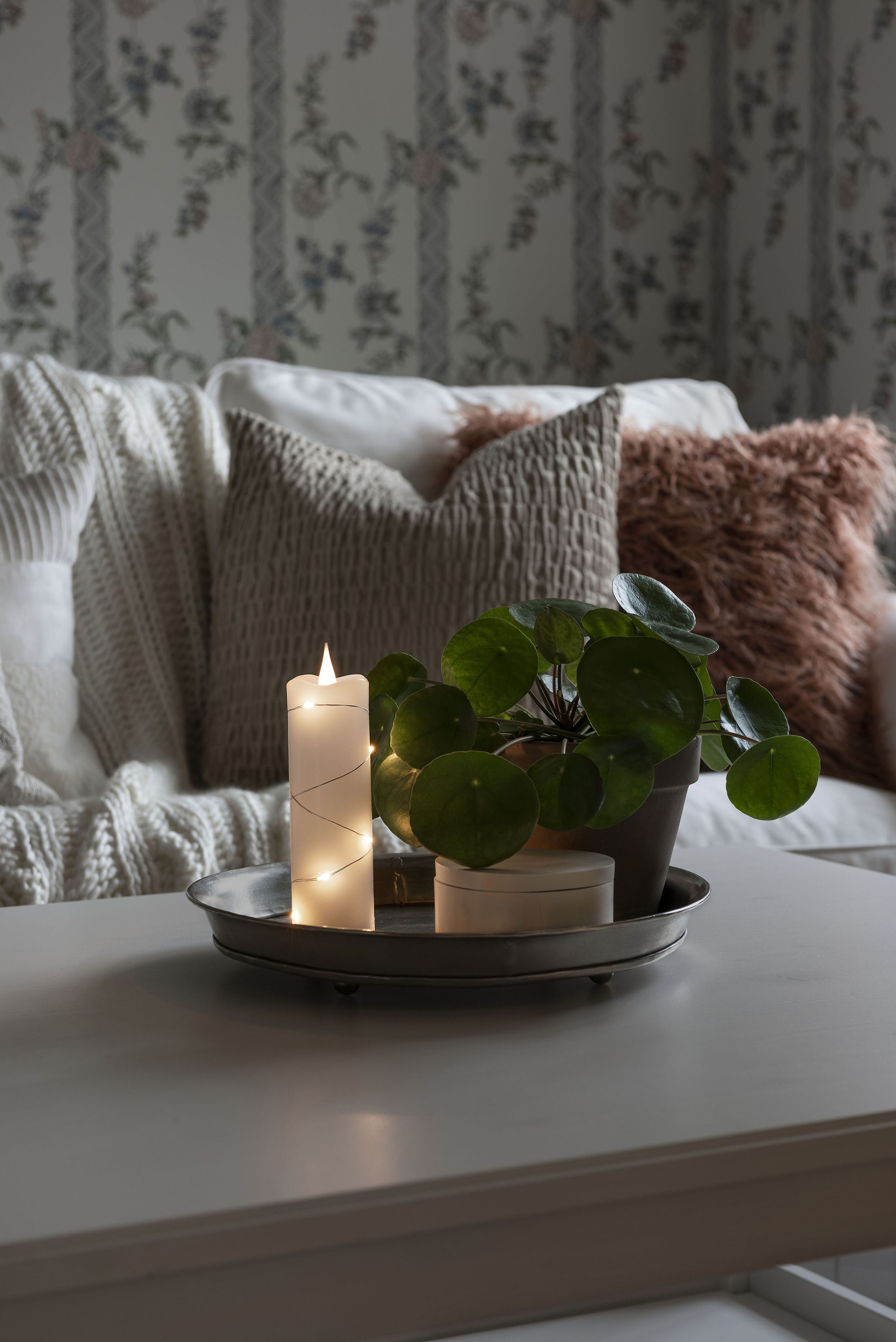 Konstsmide LED-Kerze »Weihnachtsdeko« LED Echtwachskerze weiß in weiß, Größe Ø/H: 5 cm x 15,2 cm