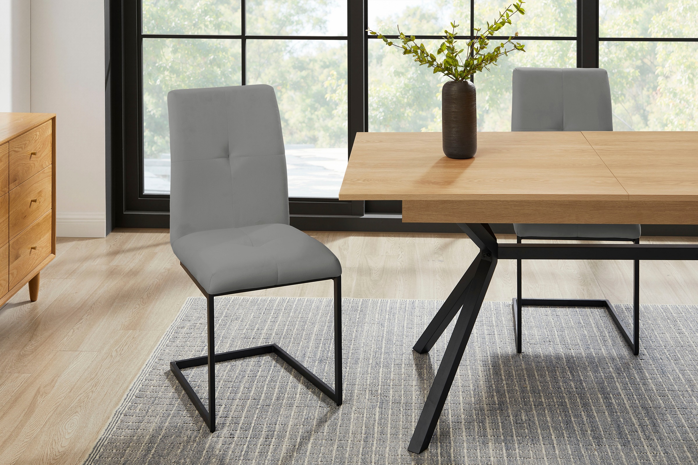 INOSIGN Esszimmerstuhl »Vendy« (Set) 2 Stk.mit verstellbaren Füßen und robustem, pulverbeschichtetem Gestell.