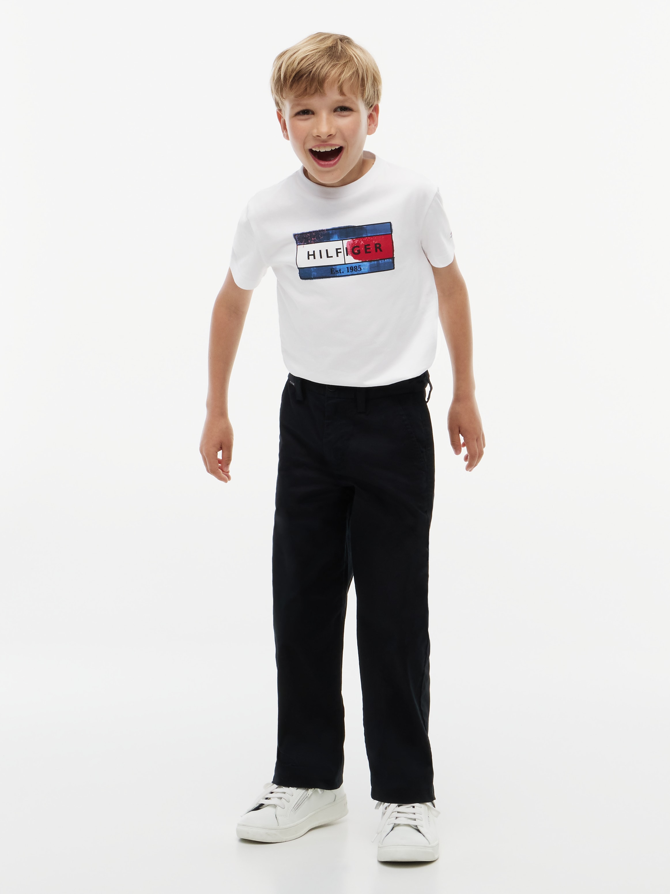 Tommy Hilfiger T-Shirt »HILFIGER FLAG GRAPHIC TEE« Rundhalsausschnitt, Regular Fit, Kinder bis 16 Jahre