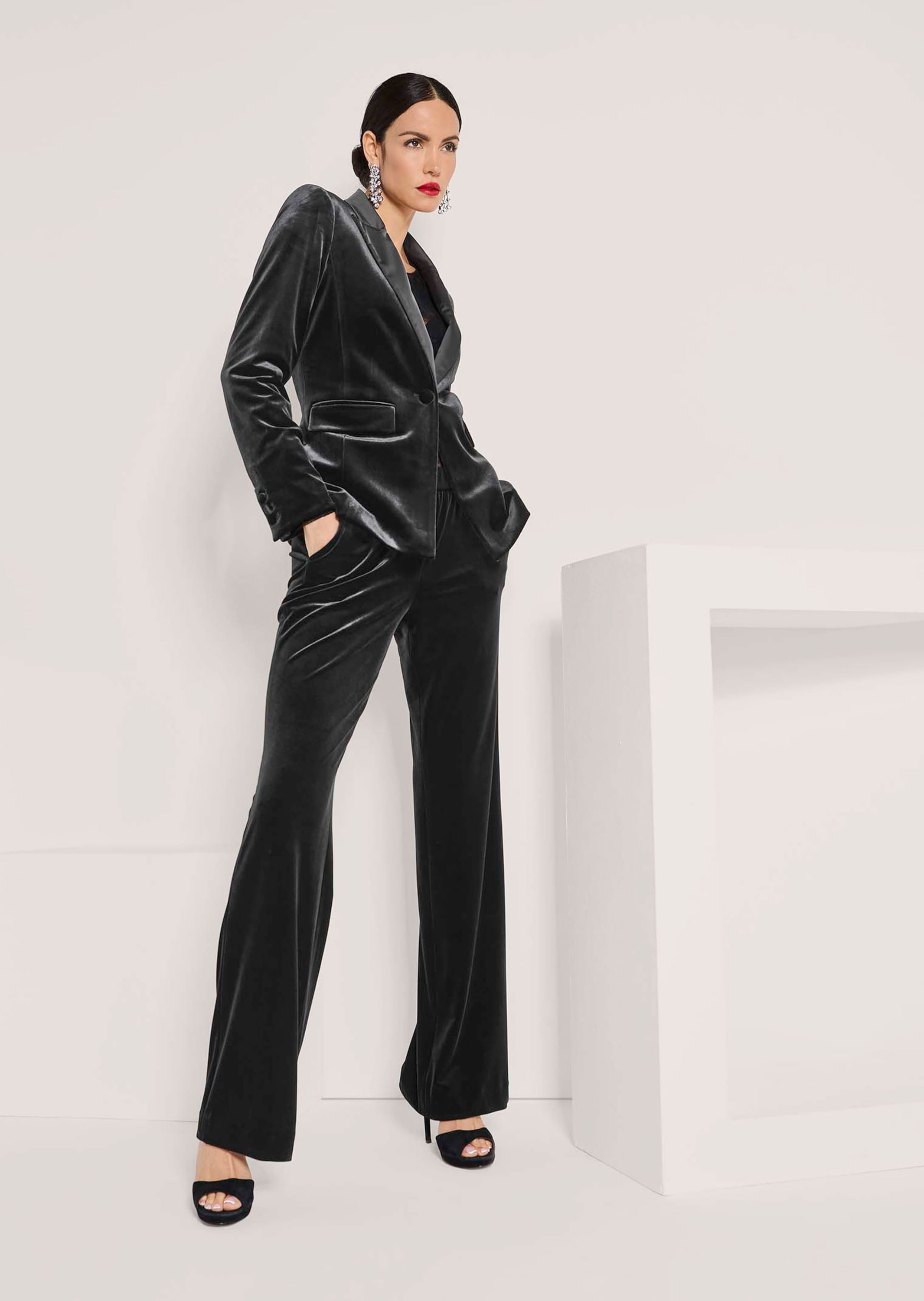 MADELEINE Longblazer »Samtjacke Samtblazer mit Reverskragen« Samtblazer mit Satin-Reverskragen