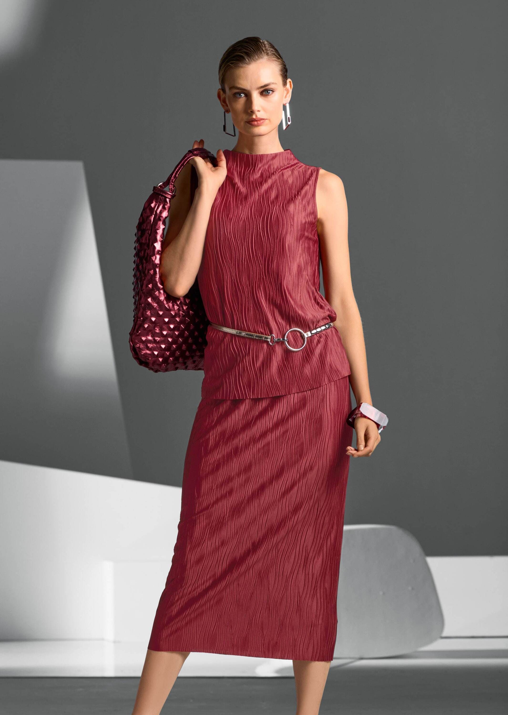 MADELEINE Kurzarmshirt »Shirt Kurzarm-Bluse mit Stehkragen, strukturiert« Offene Saumkante