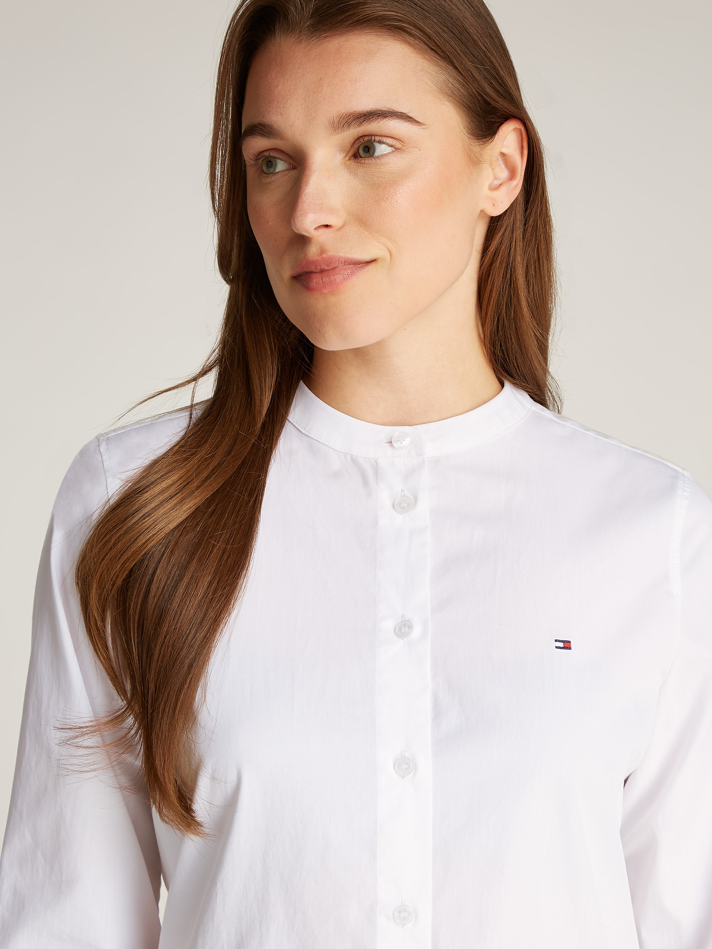 Tommy Hilfiger Shirtbluse »COLLARLESS POPLIN REGULAR SHIRT«, mit Tommy Hilfiger Flagge
