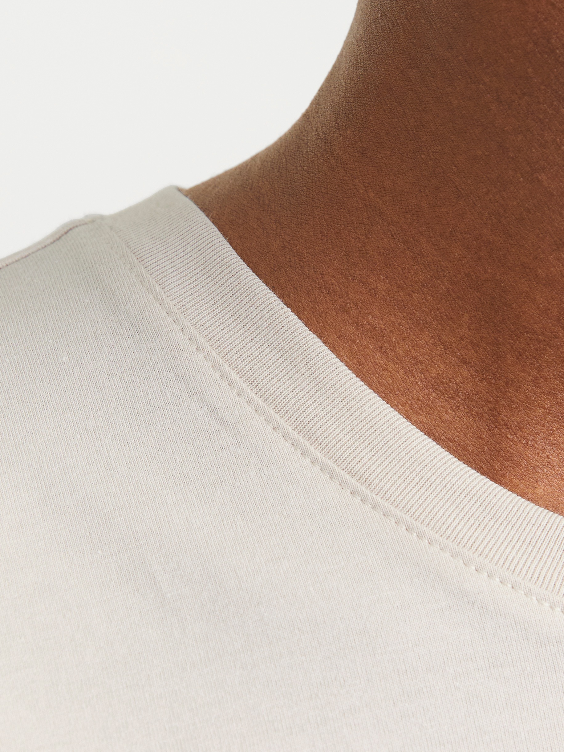 Jack & Jones Rundhalsshirt »JJELOGO TEE SS O-NECK 2 COL SS25 SN«, mit Logo Print