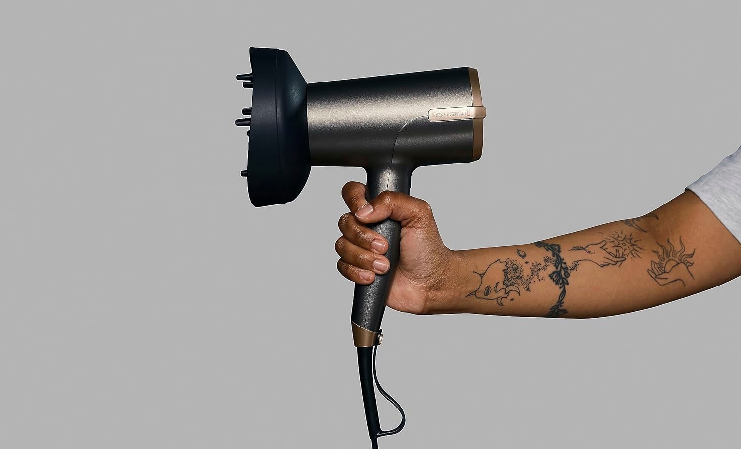 Remington Haartrockner »D6077 ONE Dry & Style Hairdryer«, 2000 W, 4 Aufsätze, 120 km/h Luftstrom, 4 Aufsätze, 8 Heiz-& Geschwindigkeitskombinationen