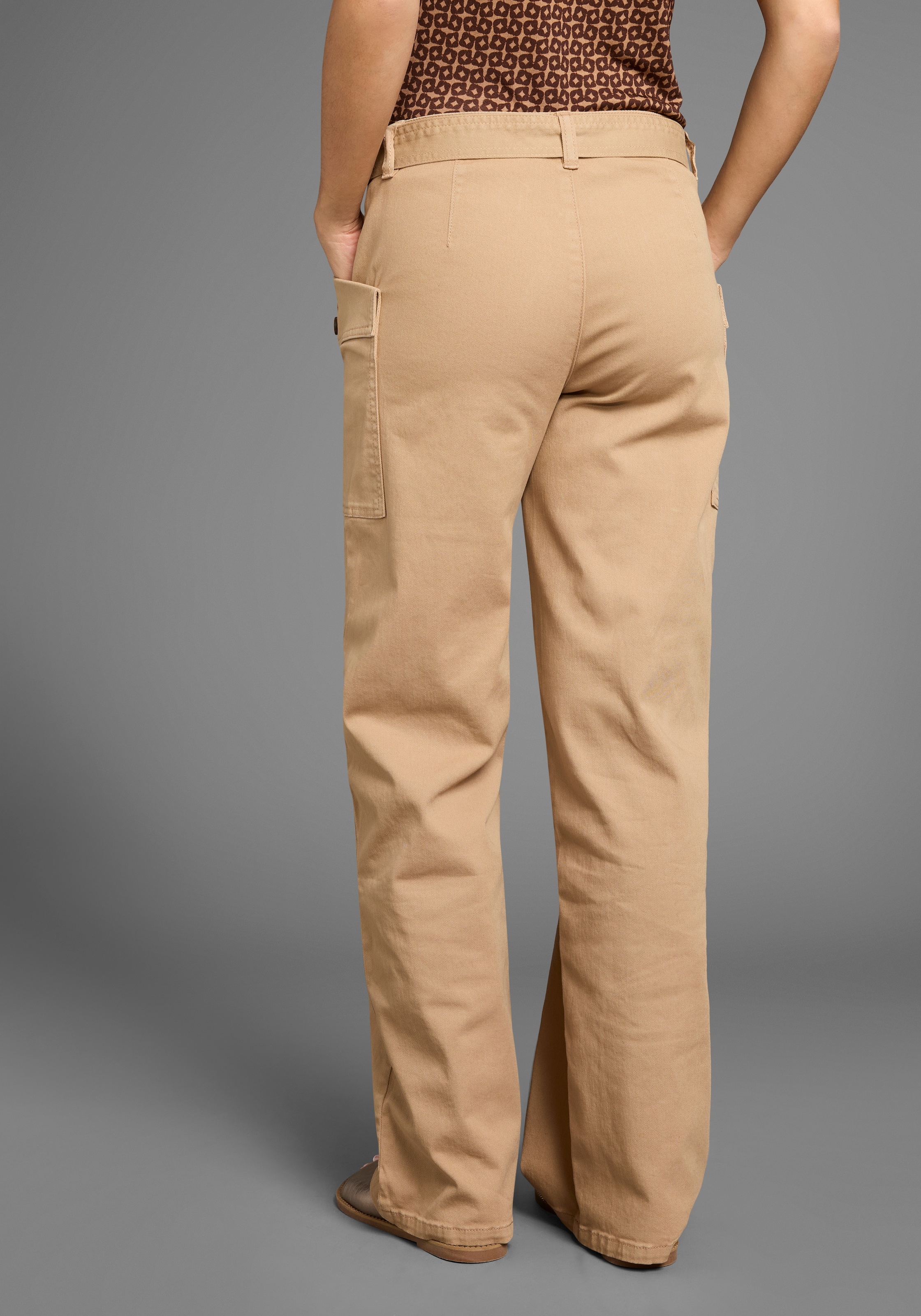 DELMAO Cargohose, (2 tlg., mit abnehmbarem Gürtel), mit modische großen Eingrifftaschen