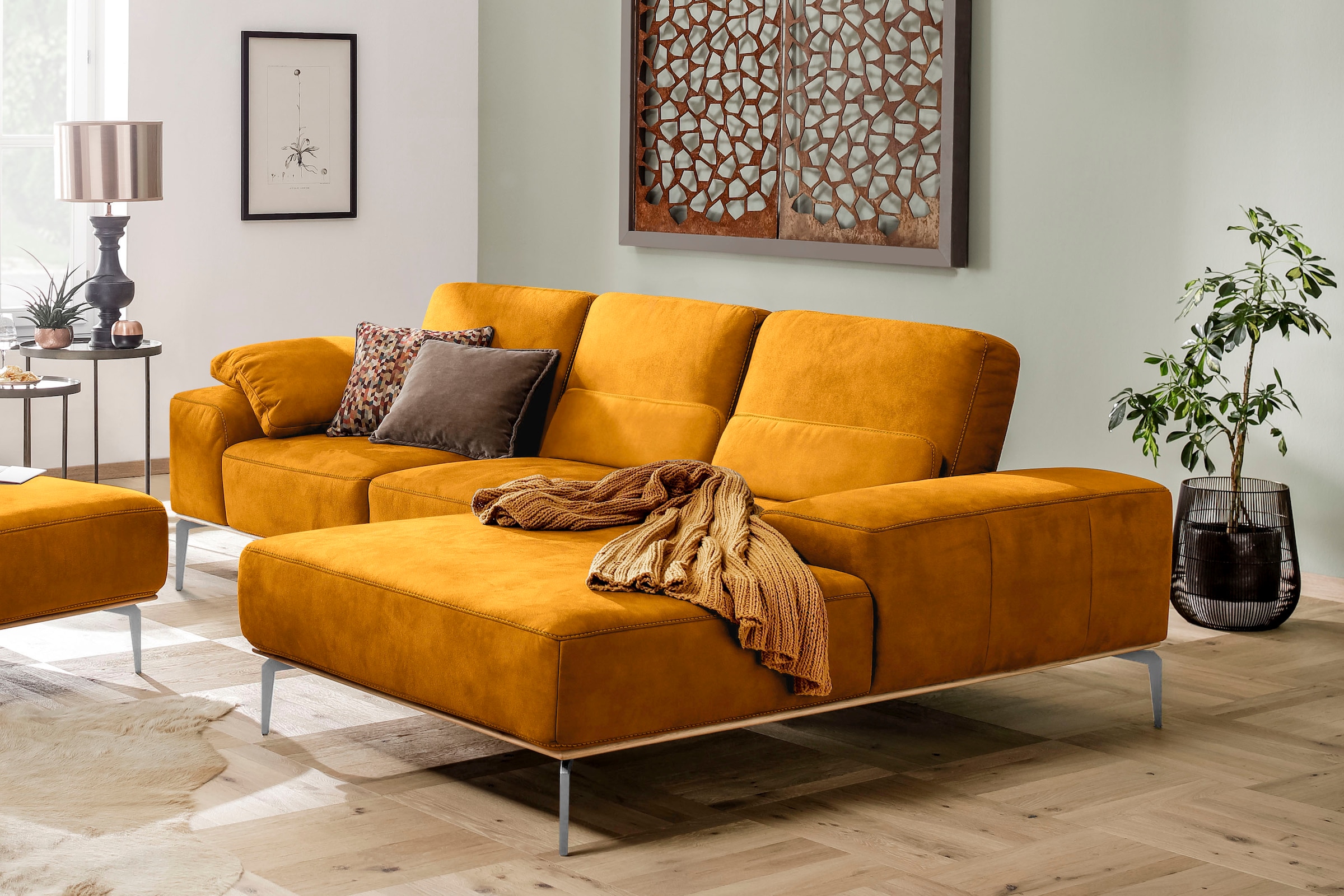 W.SCHILLIG Ecksofa »run, Designsofa mit tollem Sitzkomfort,  L-Form« mit elegantem Holzsockel, Füße in Chrom glänzend, Breite 279 cm