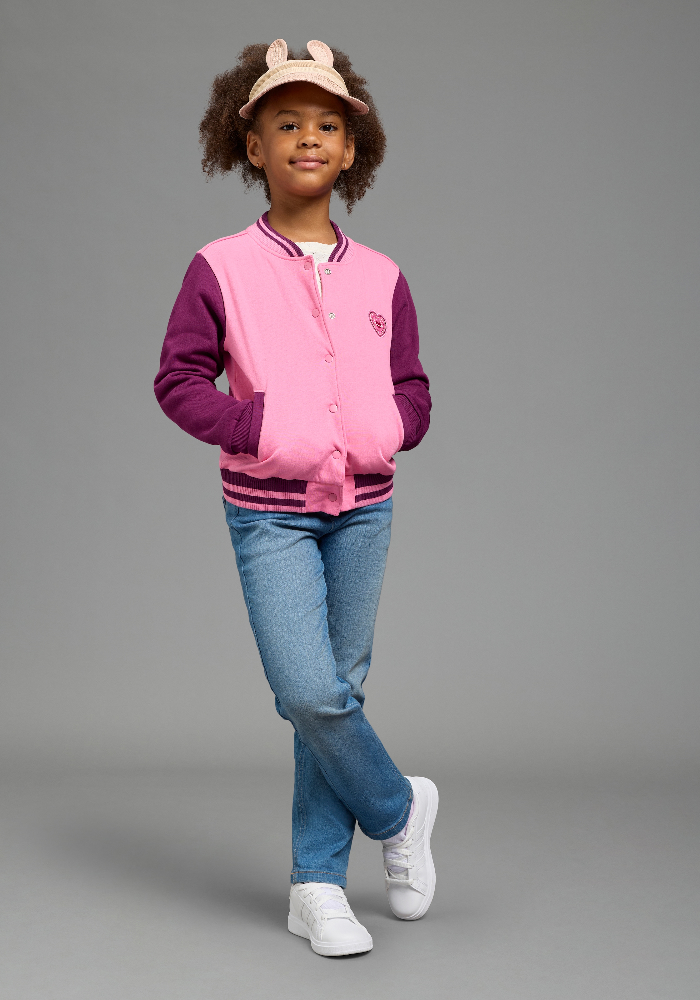Scout Sweatjacke »College-Sweatjacke mit Badge - NEU von SCOUT« Collegejacke mit Ringelbündchen, aus angerauter Ware