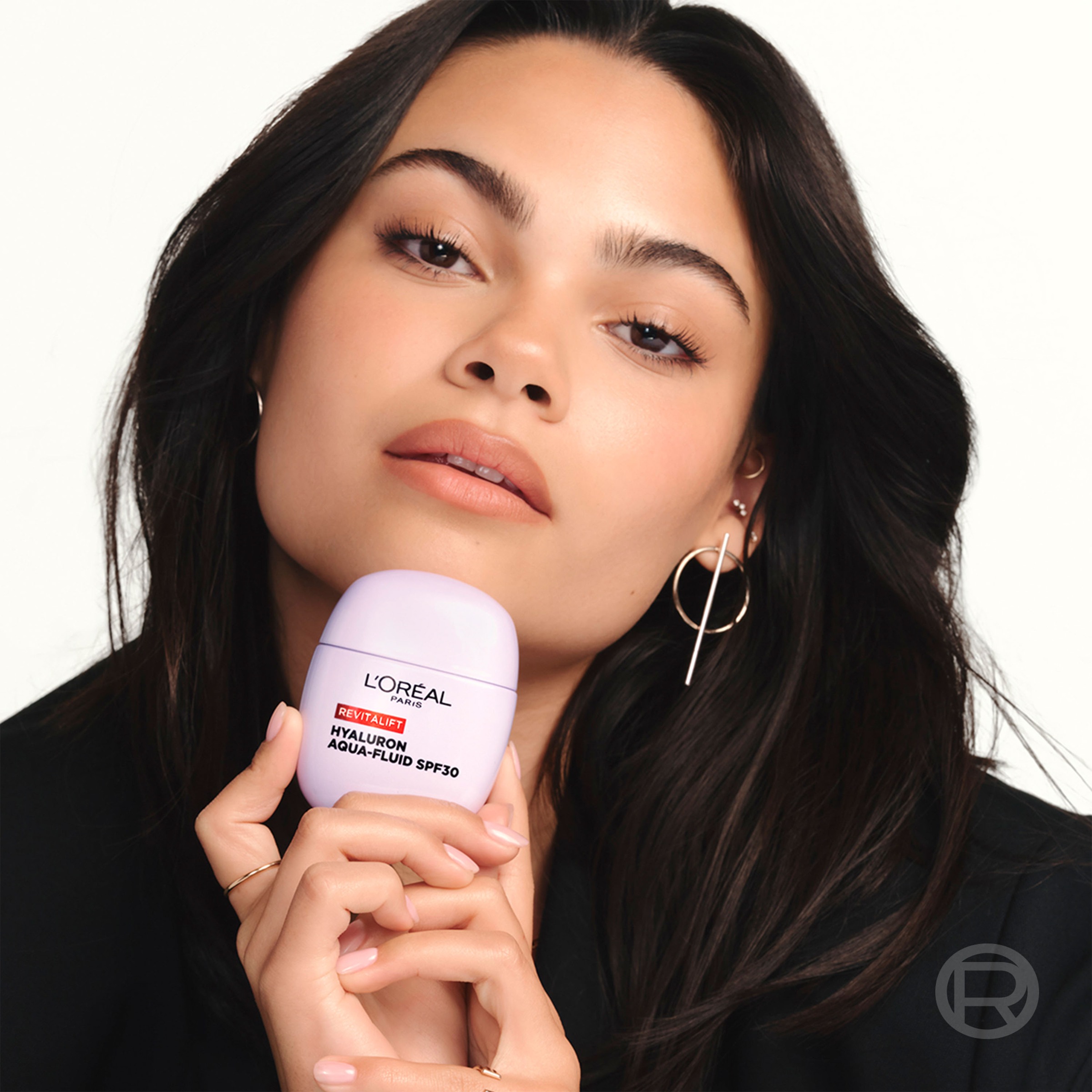 L'ORÉAL PARIS Gesichtsfluid »REVITALIFT FILLER AUFPOLSTERNDES HYALURON AQUA-FLUID LSF 30« verfeinert das Hautbild